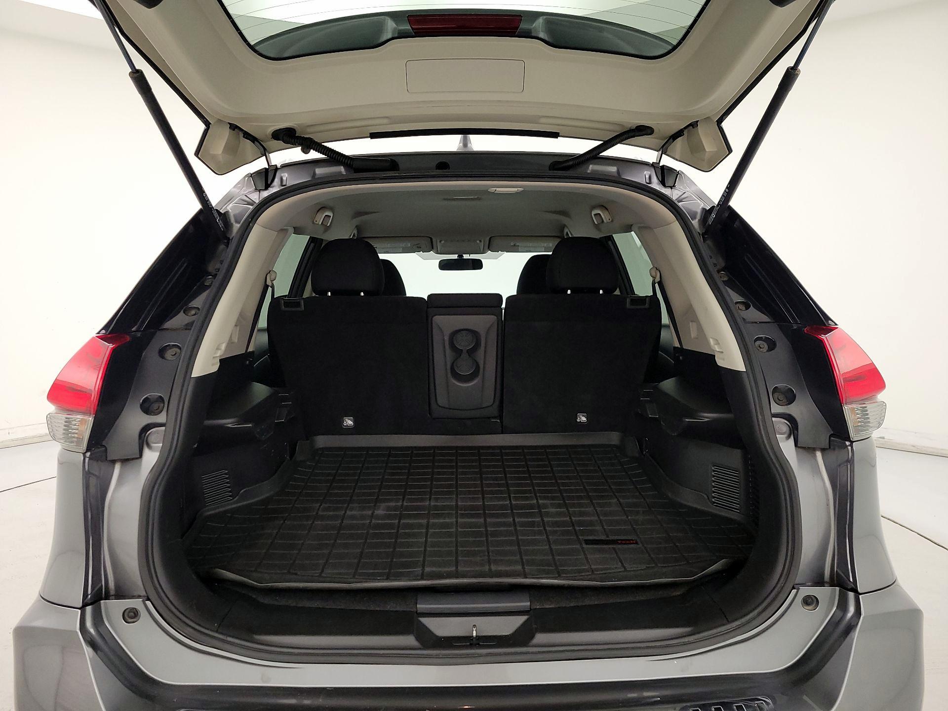 Thumbnail: 2017 Nissan Rogue - 19