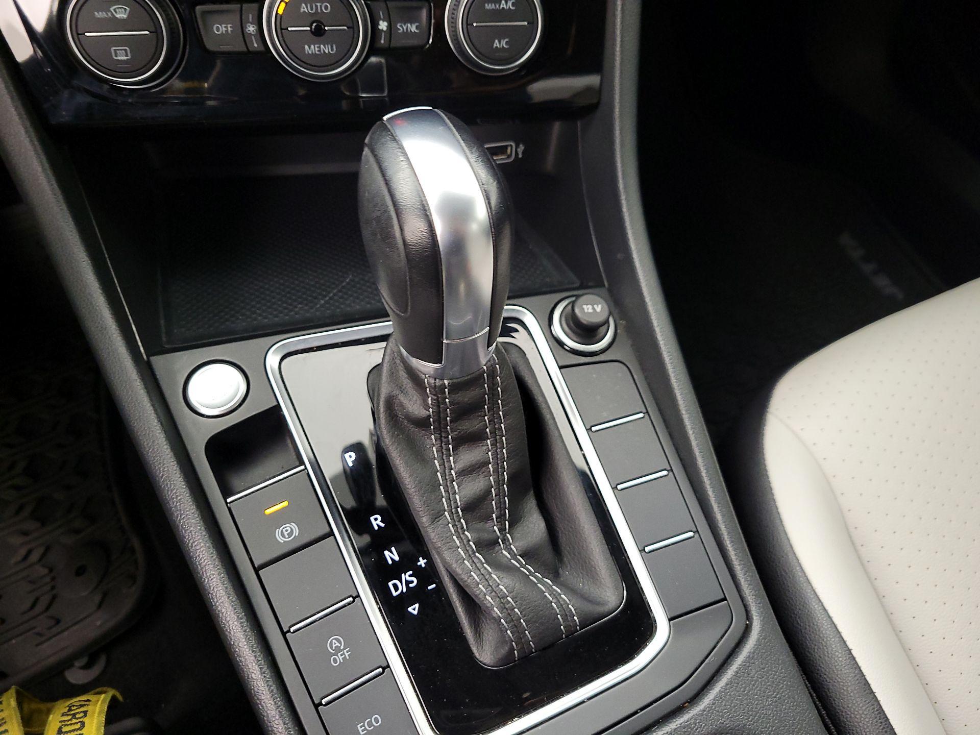 Thumbnail: 2019 Volkswagen Jetta - 17