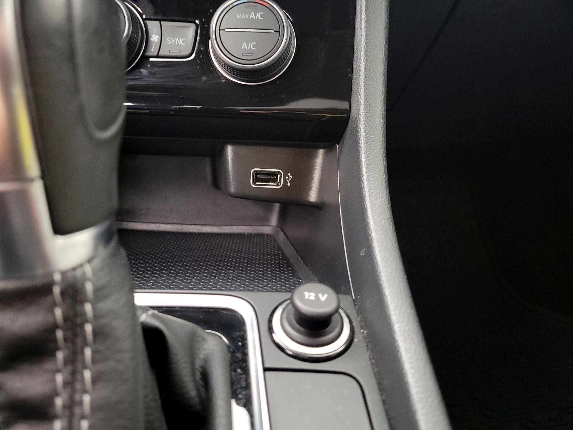 Thumbnail: 2019 Volkswagen Jetta - 18