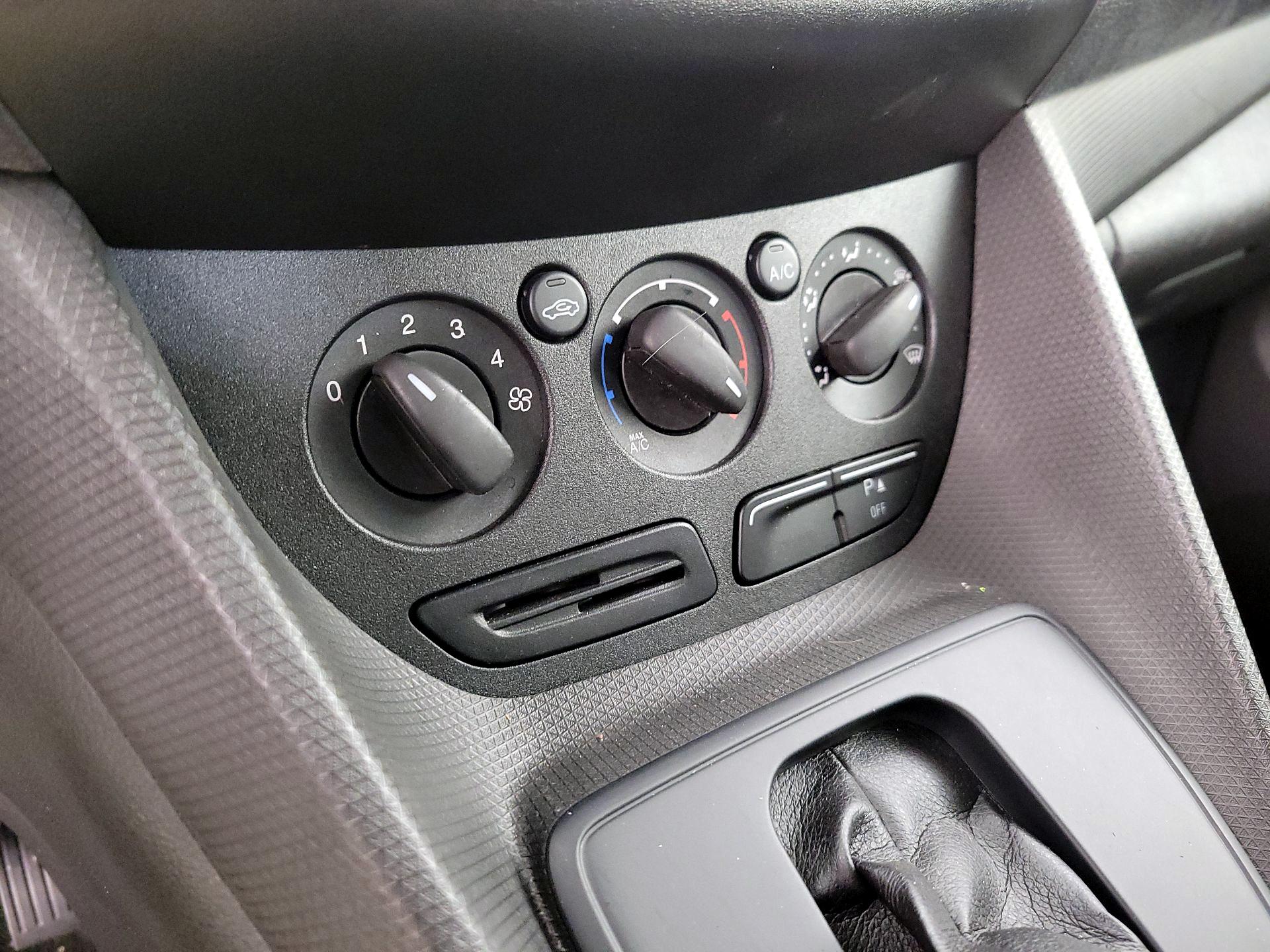 Thumbnail: 2015 Ford Transit Series - 15