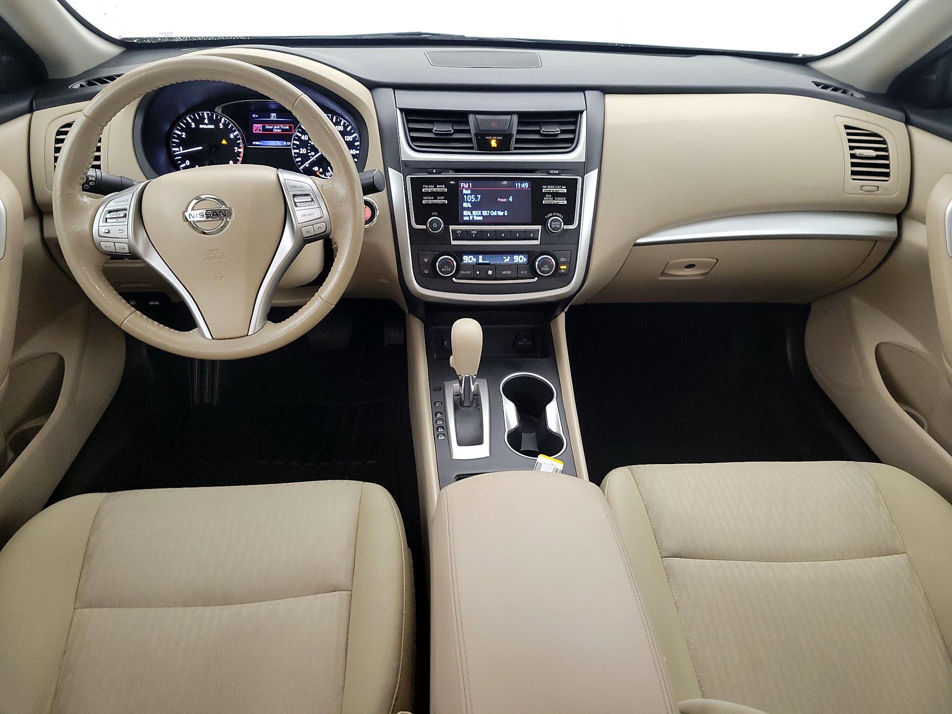 Thumbnail: 2017 Nissan Altima - 9