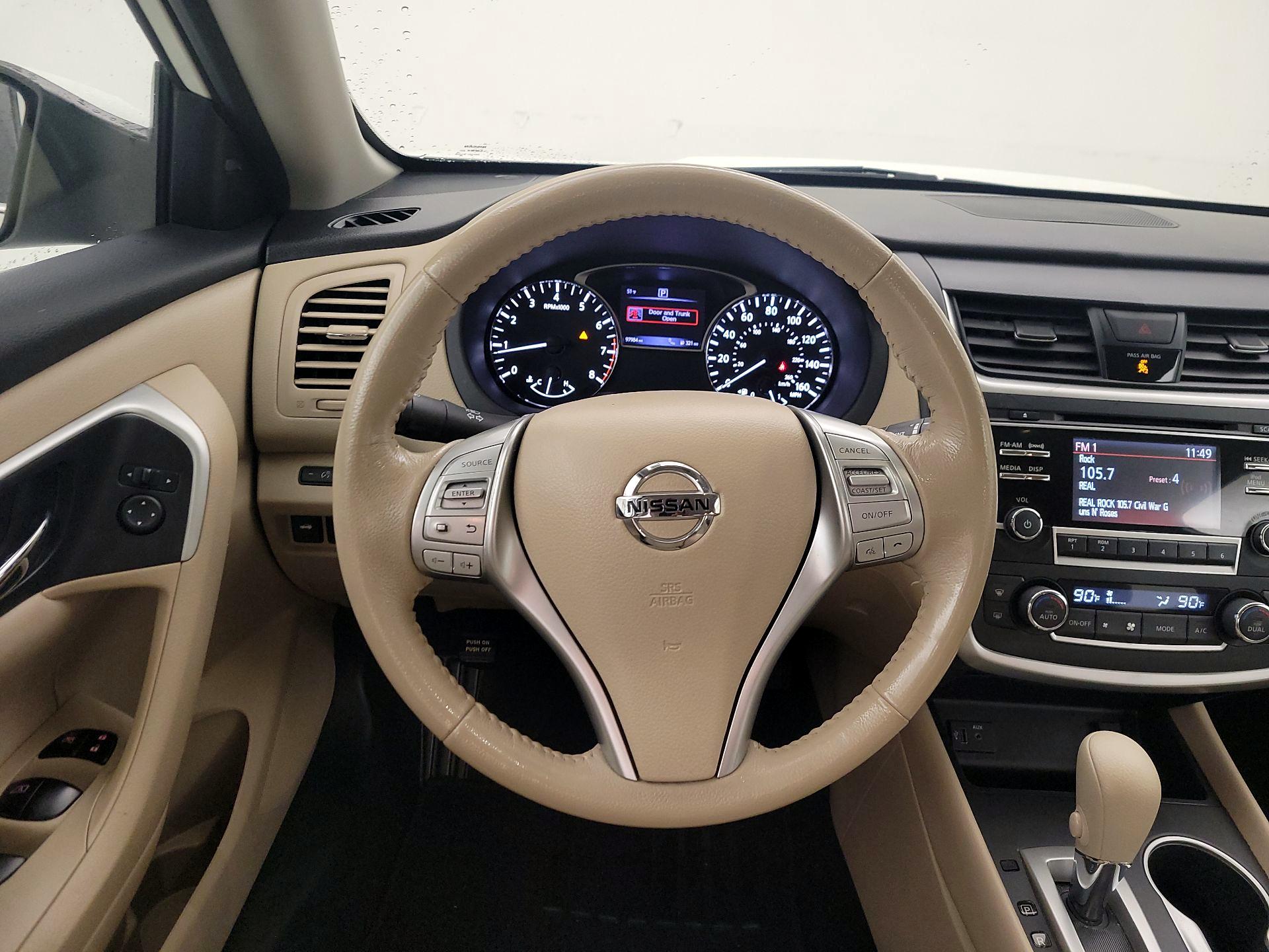 Thumbnail: 2017 Nissan Altima - 10