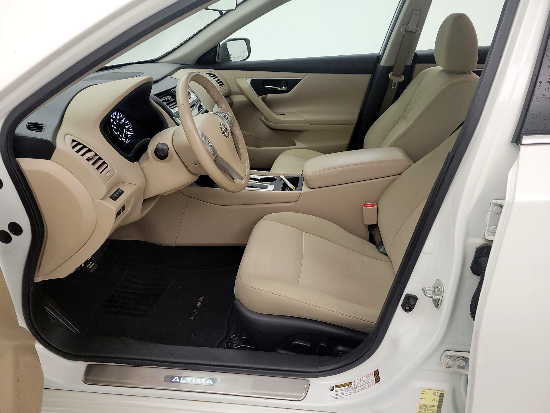 Thumbnail: 2017 Nissan Altima - 11