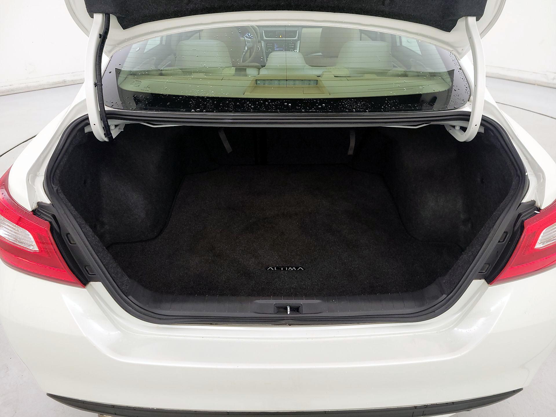 Thumbnail: 2017 Nissan Altima - 19