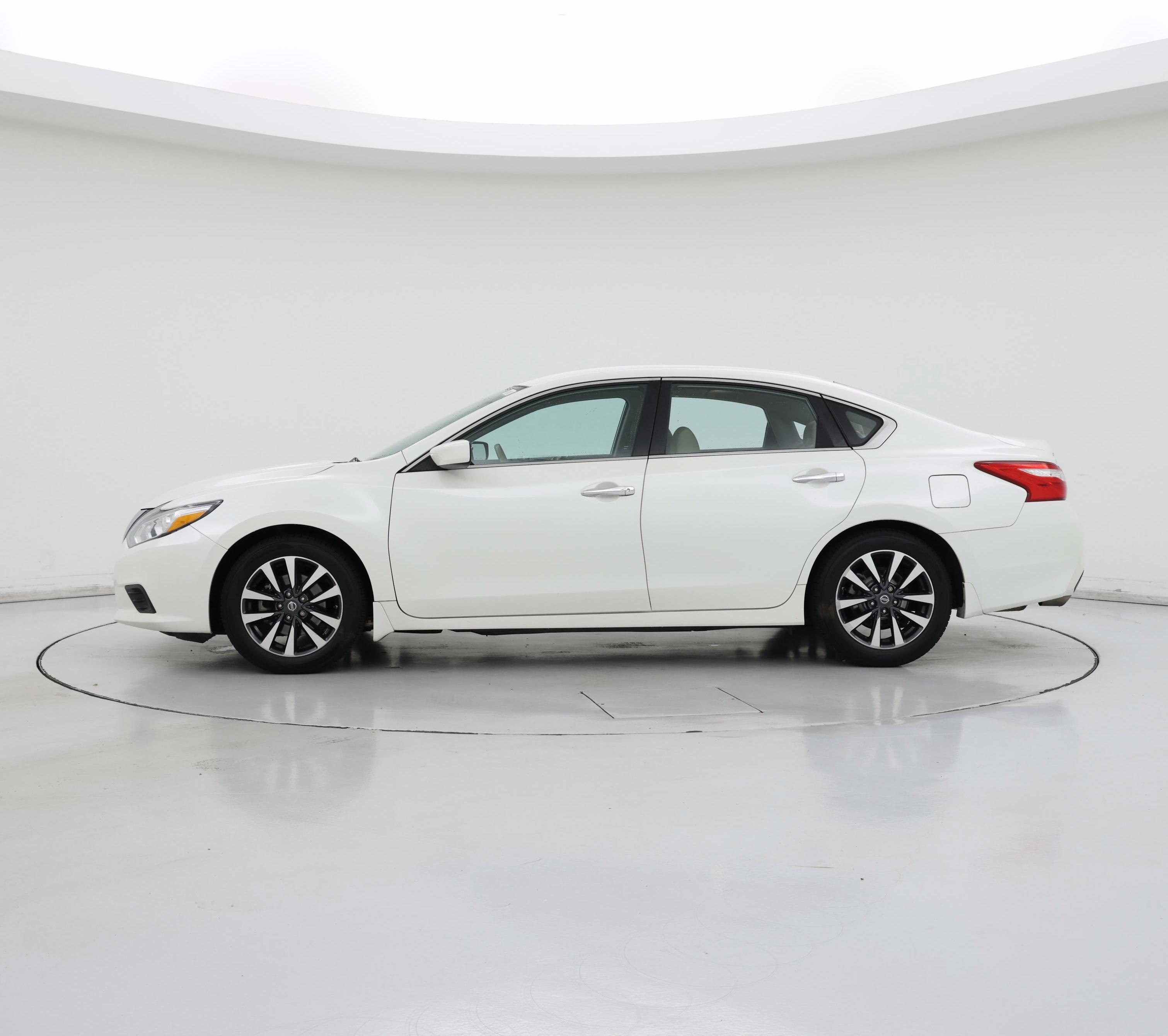 Thumbnail: 2017 Nissan Altima - 3