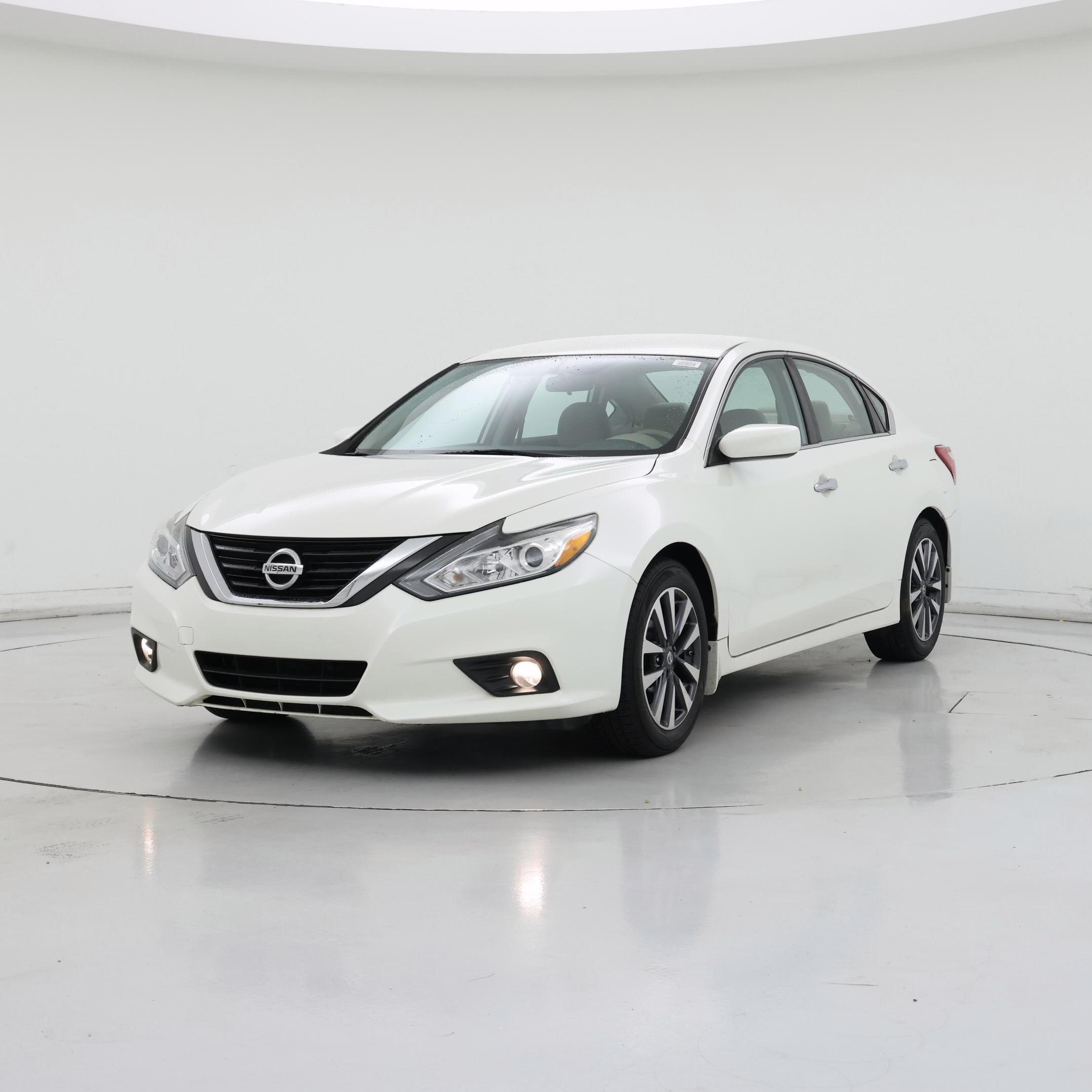 Thumbnail: 2017 Nissan Altima - 4