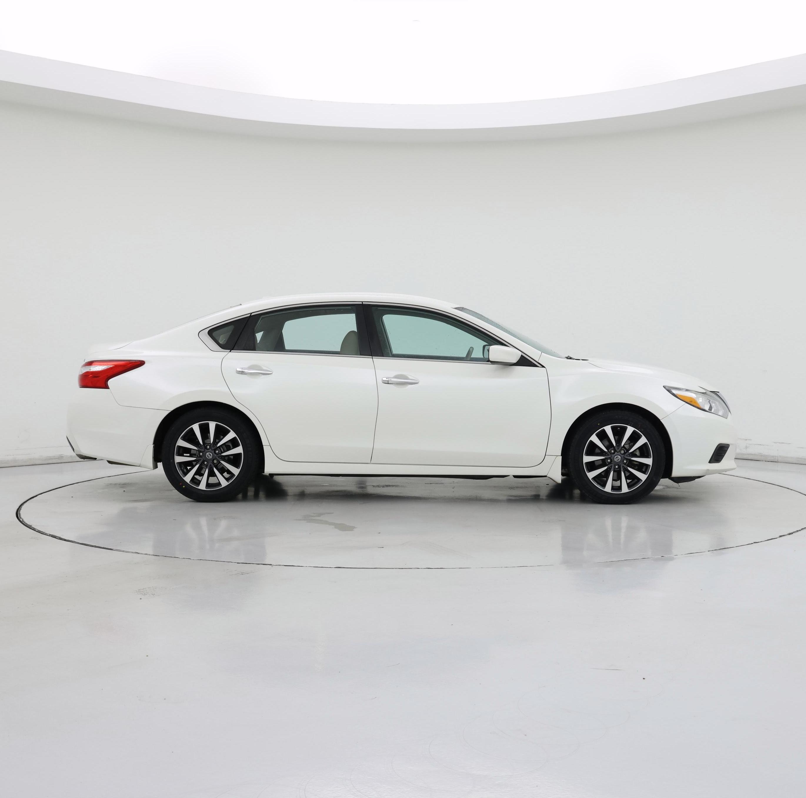 Thumbnail: 2017 Nissan Altima - 7