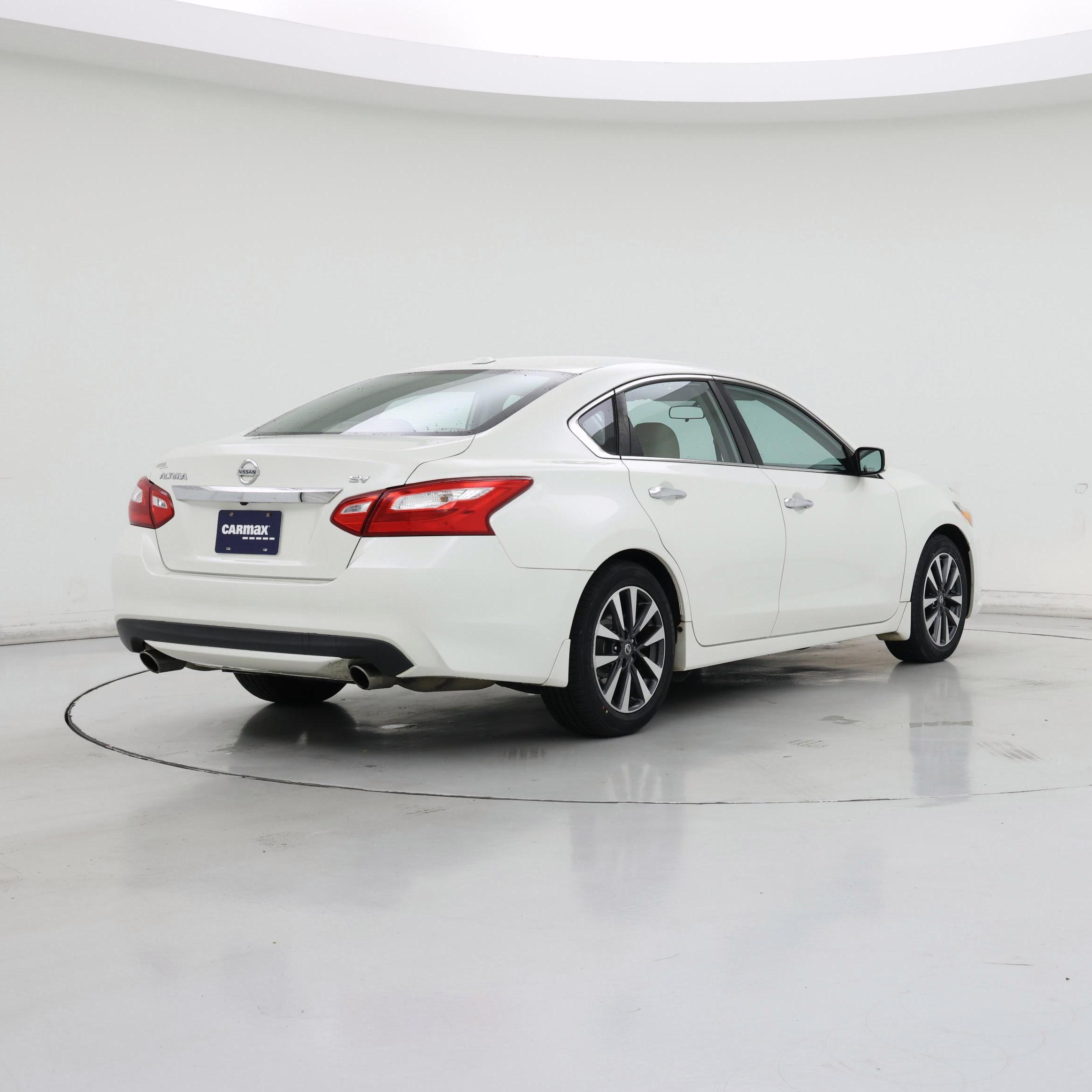 Thumbnail: 2017 Nissan Altima - 8