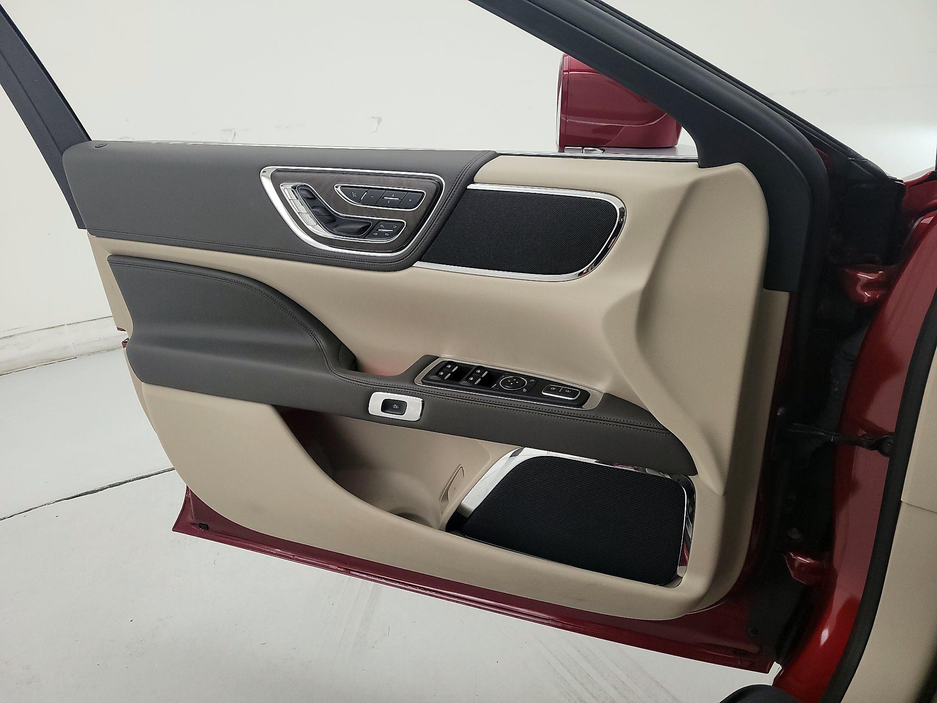 Thumbnail: 2018 Lincoln Continental - 12