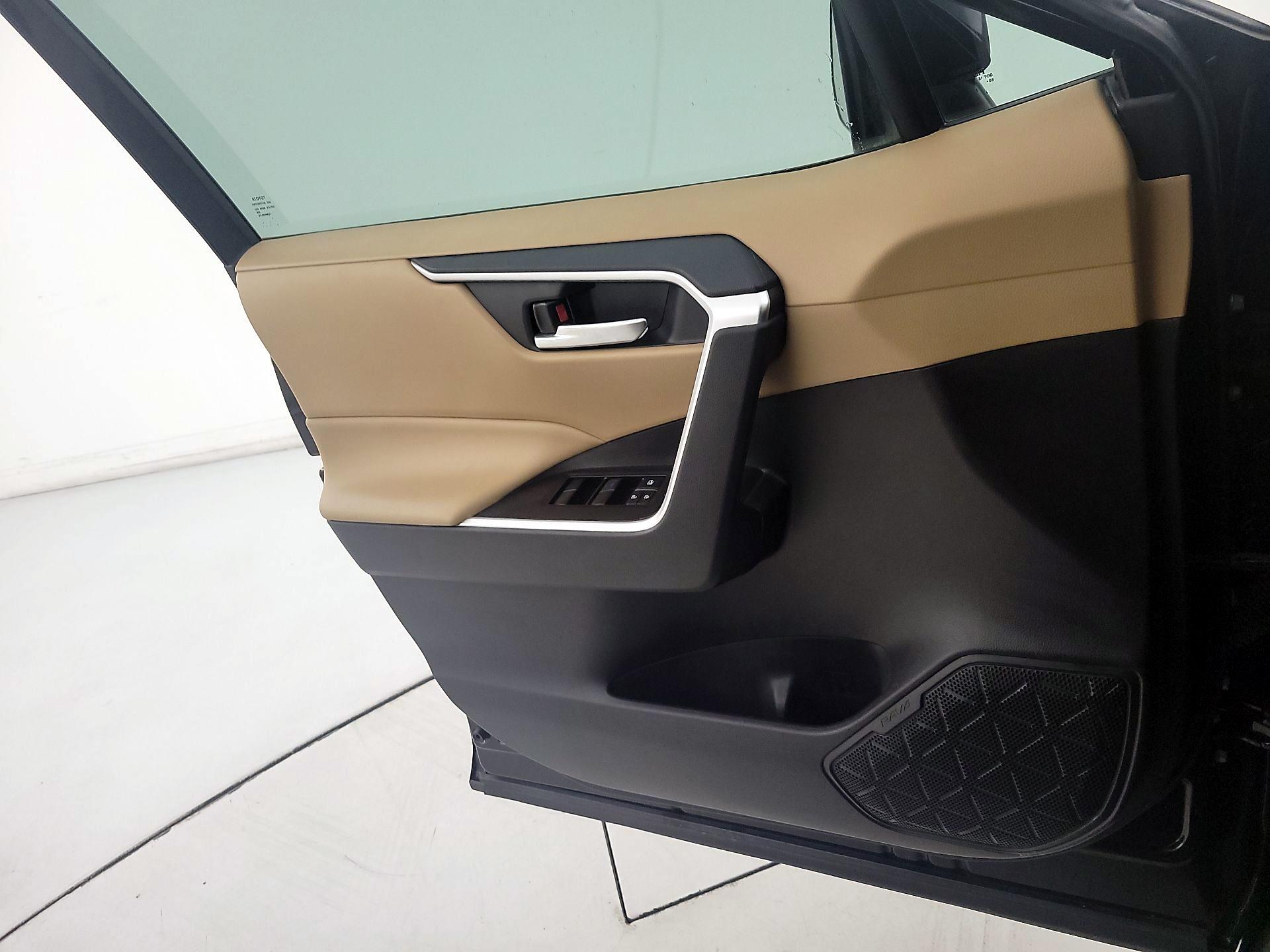 Thumbnail: 2021 Toyota RAV4 - 12