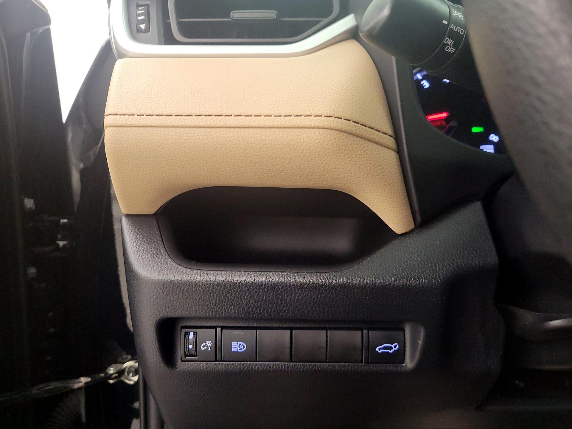 Thumbnail: 2021 Toyota RAV4 - 13