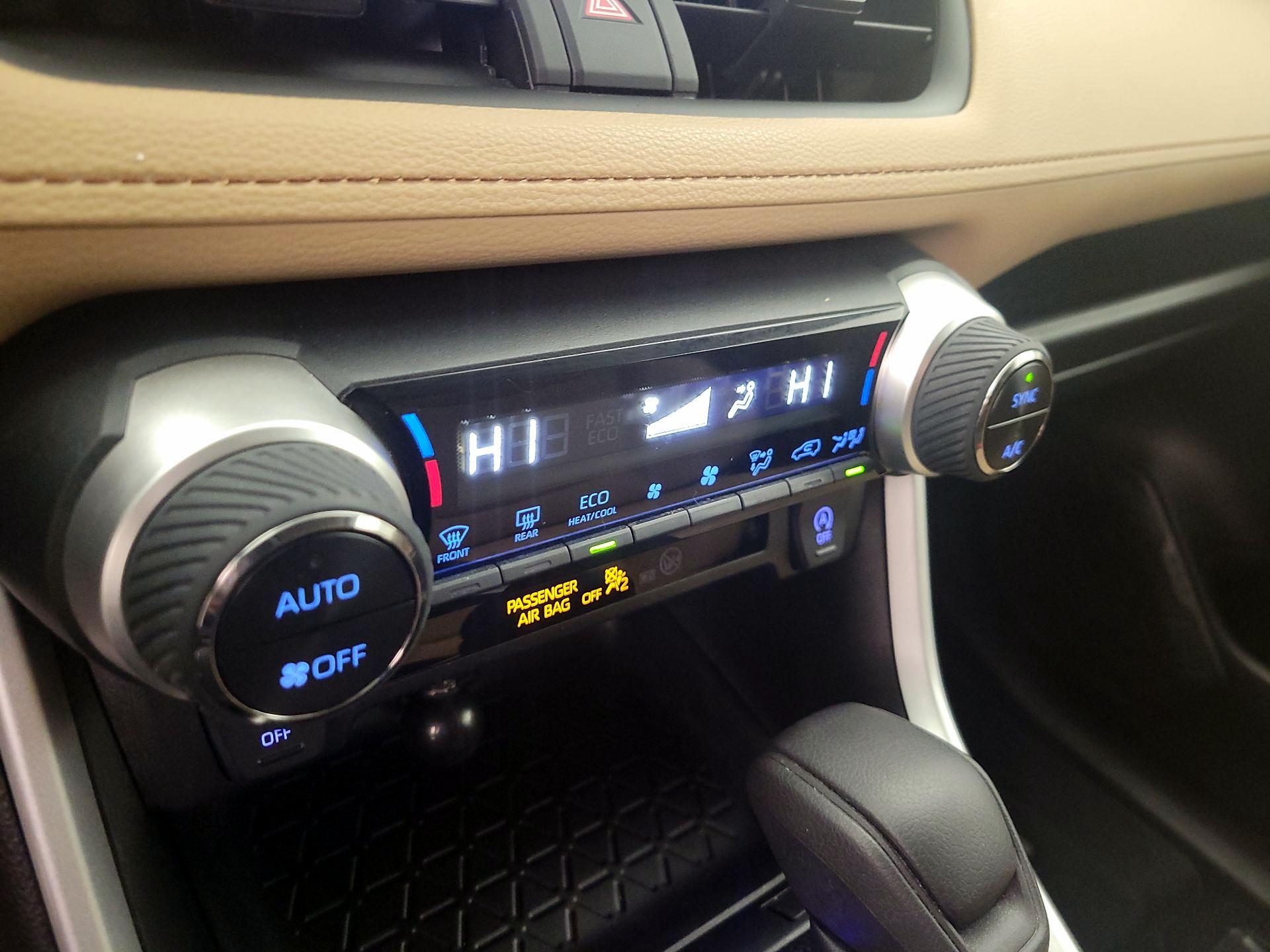 Thumbnail: 2021 Toyota RAV4 - 16