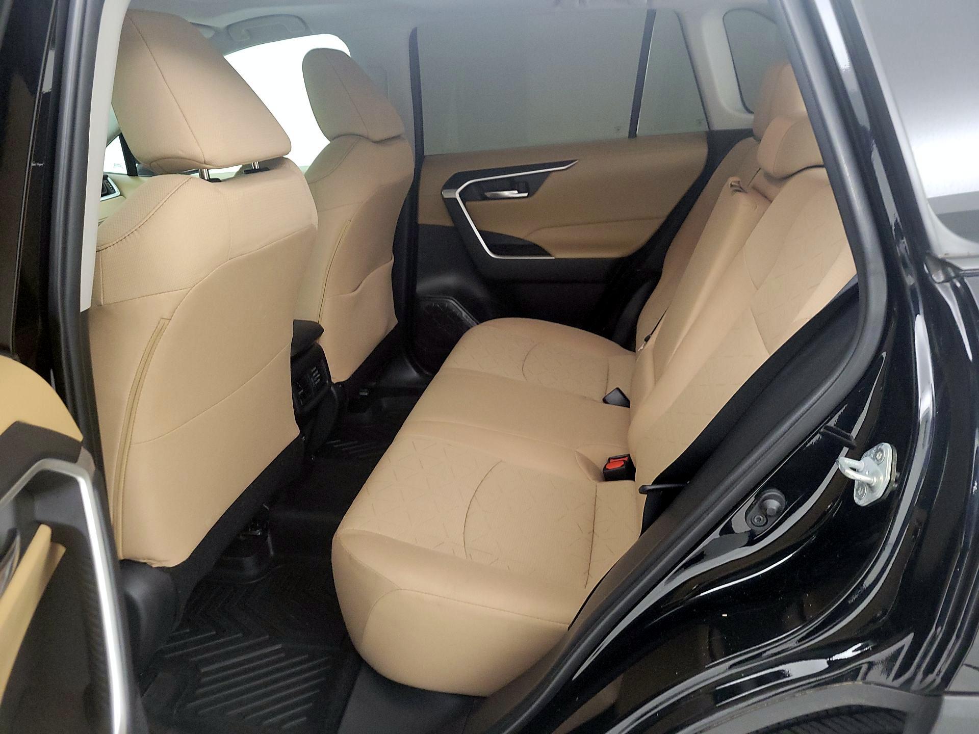 Thumbnail: 2021 Toyota RAV4 - 18