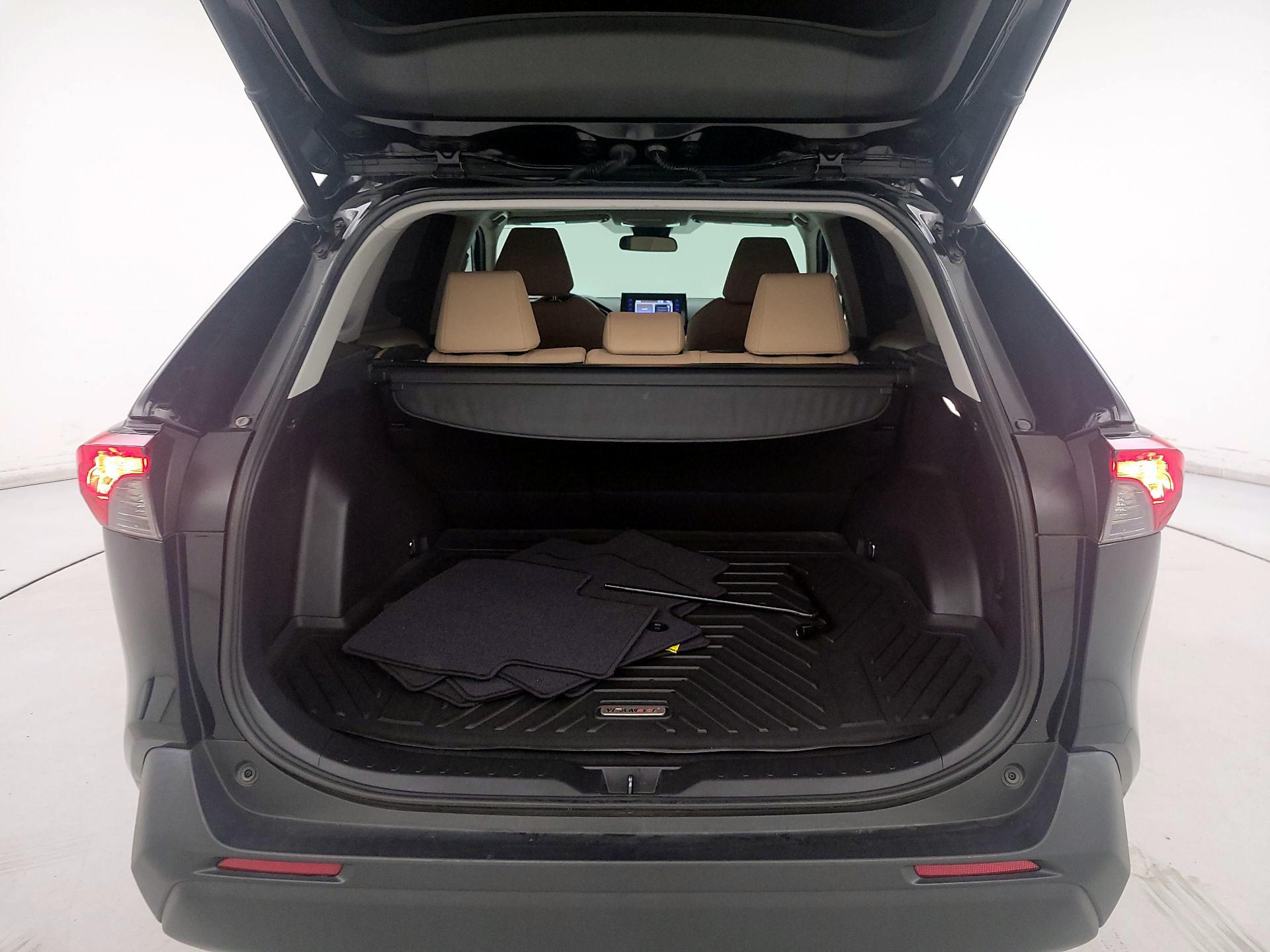 Thumbnail: 2021 Toyota RAV4 - 19