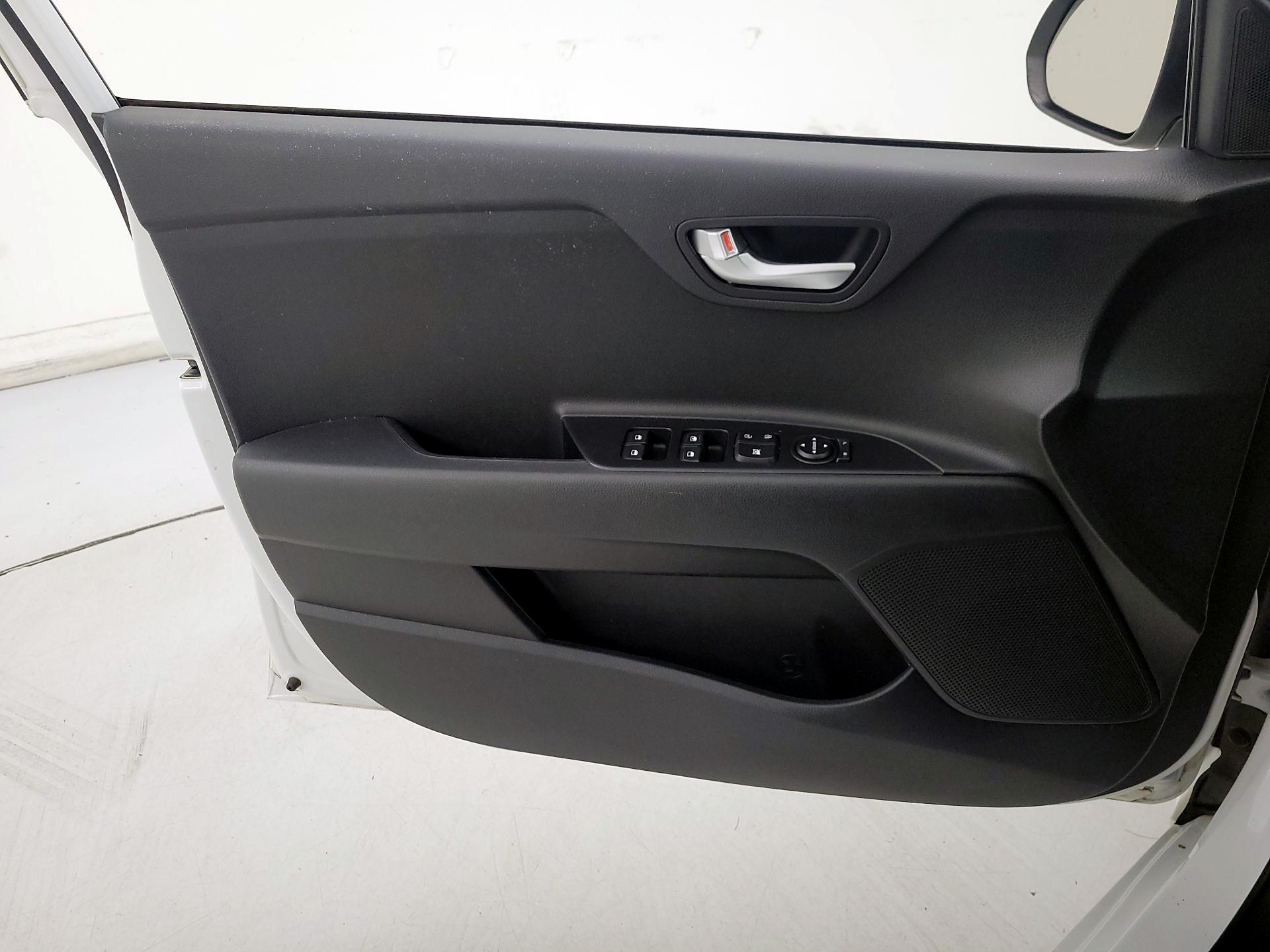 Thumbnail: 2020 Kia Rio - 12