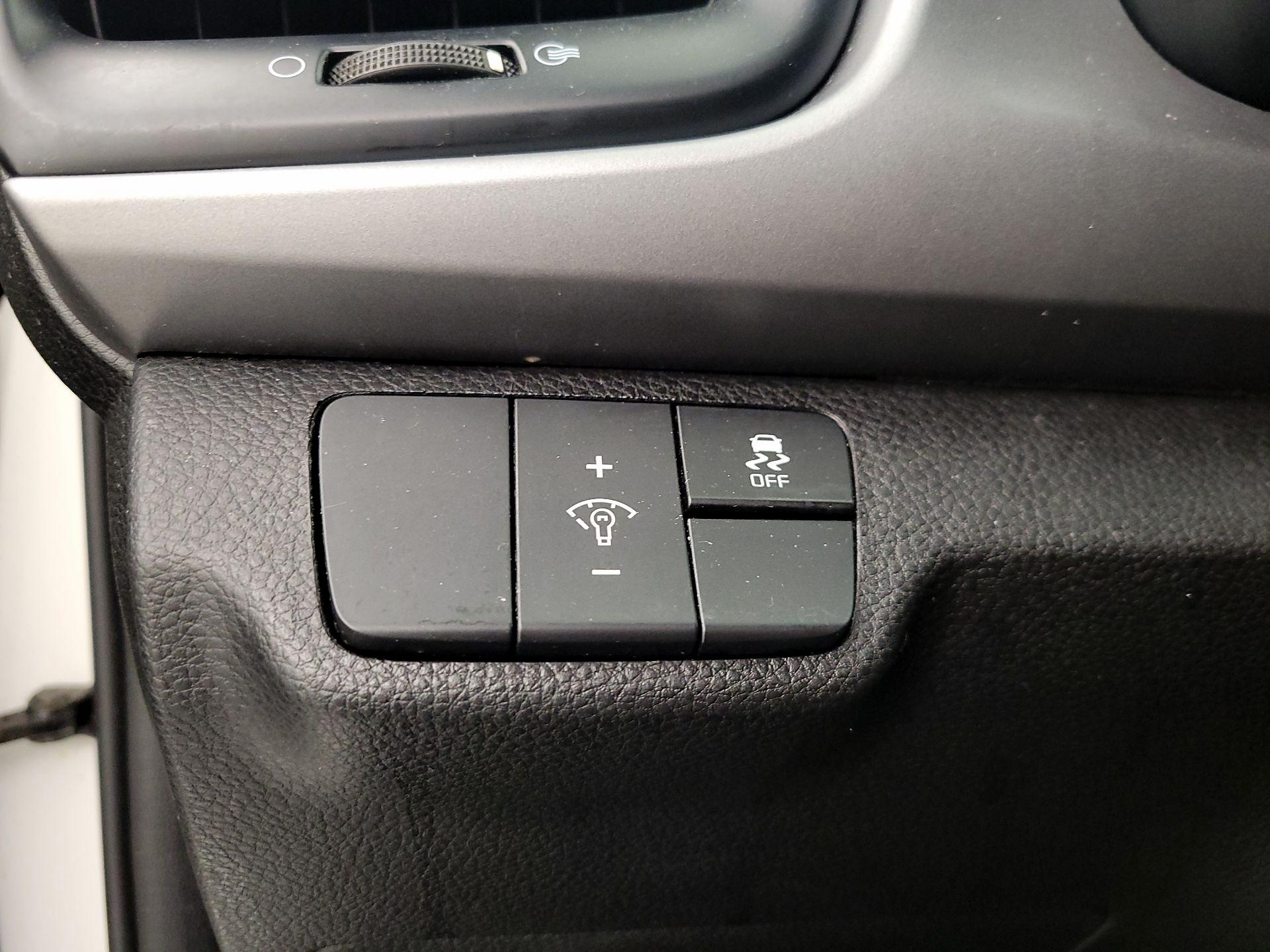 Thumbnail: 2020 Kia Rio - 13