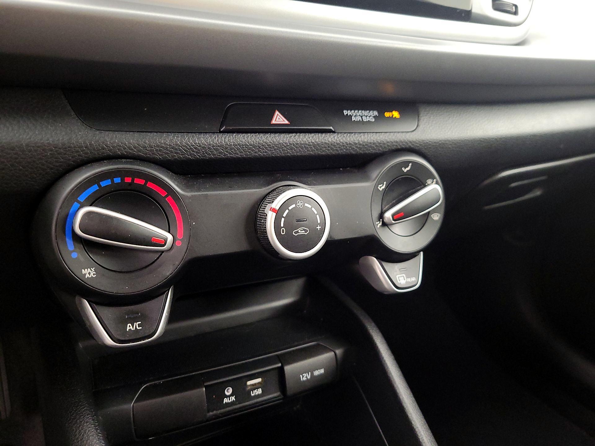 Thumbnail: 2020 Kia Rio - 16