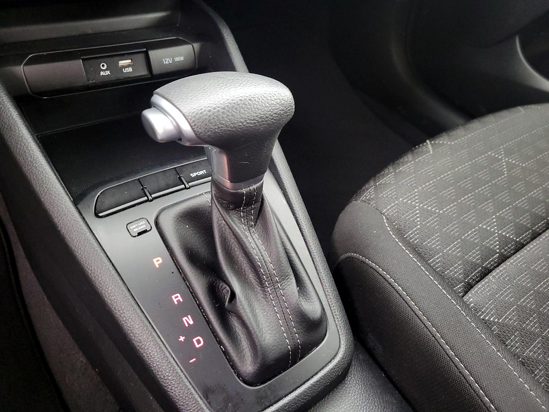 Thumbnail: 2020 Kia Rio - 17