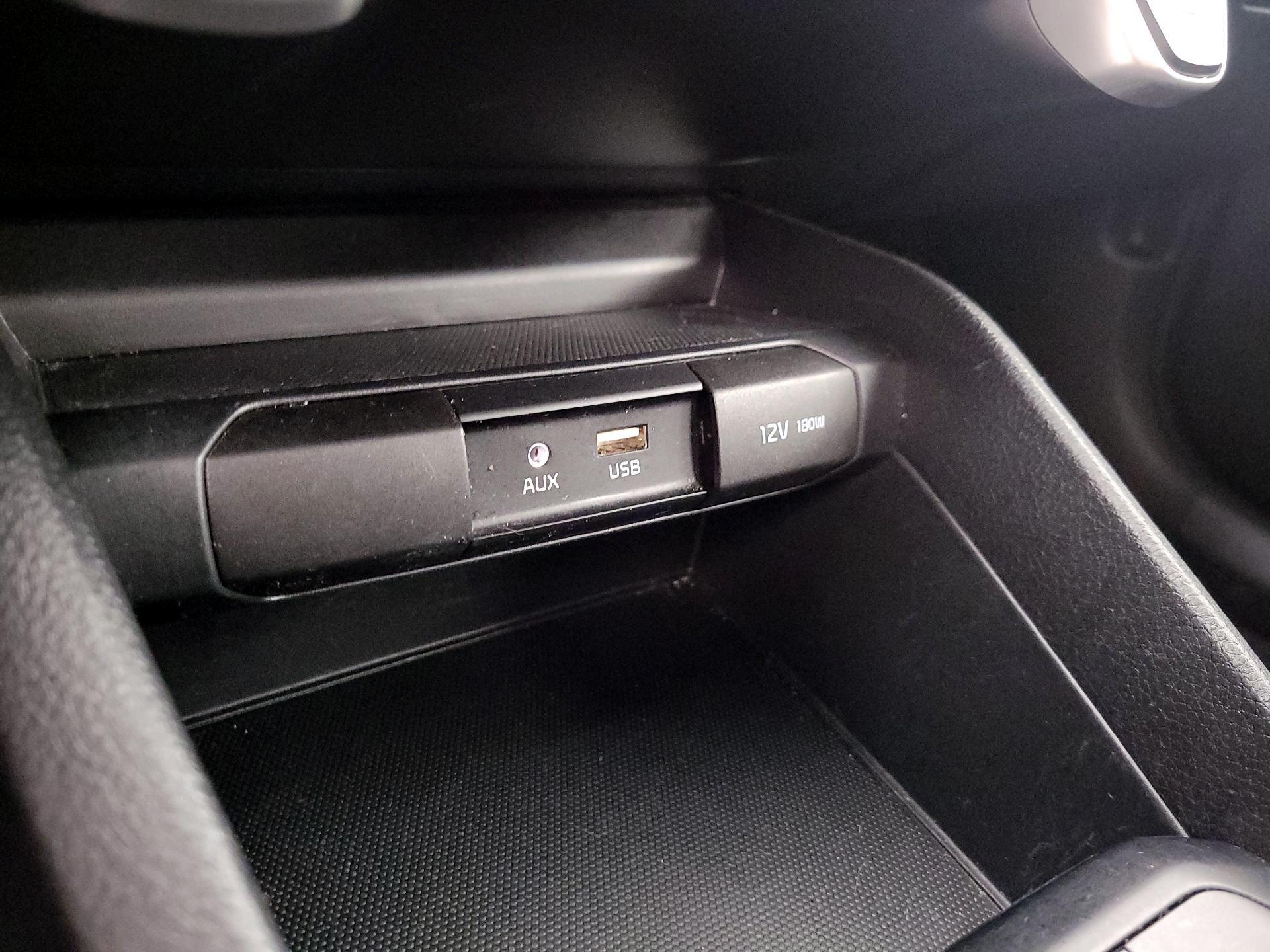 Thumbnail: 2020 Kia Rio - 18