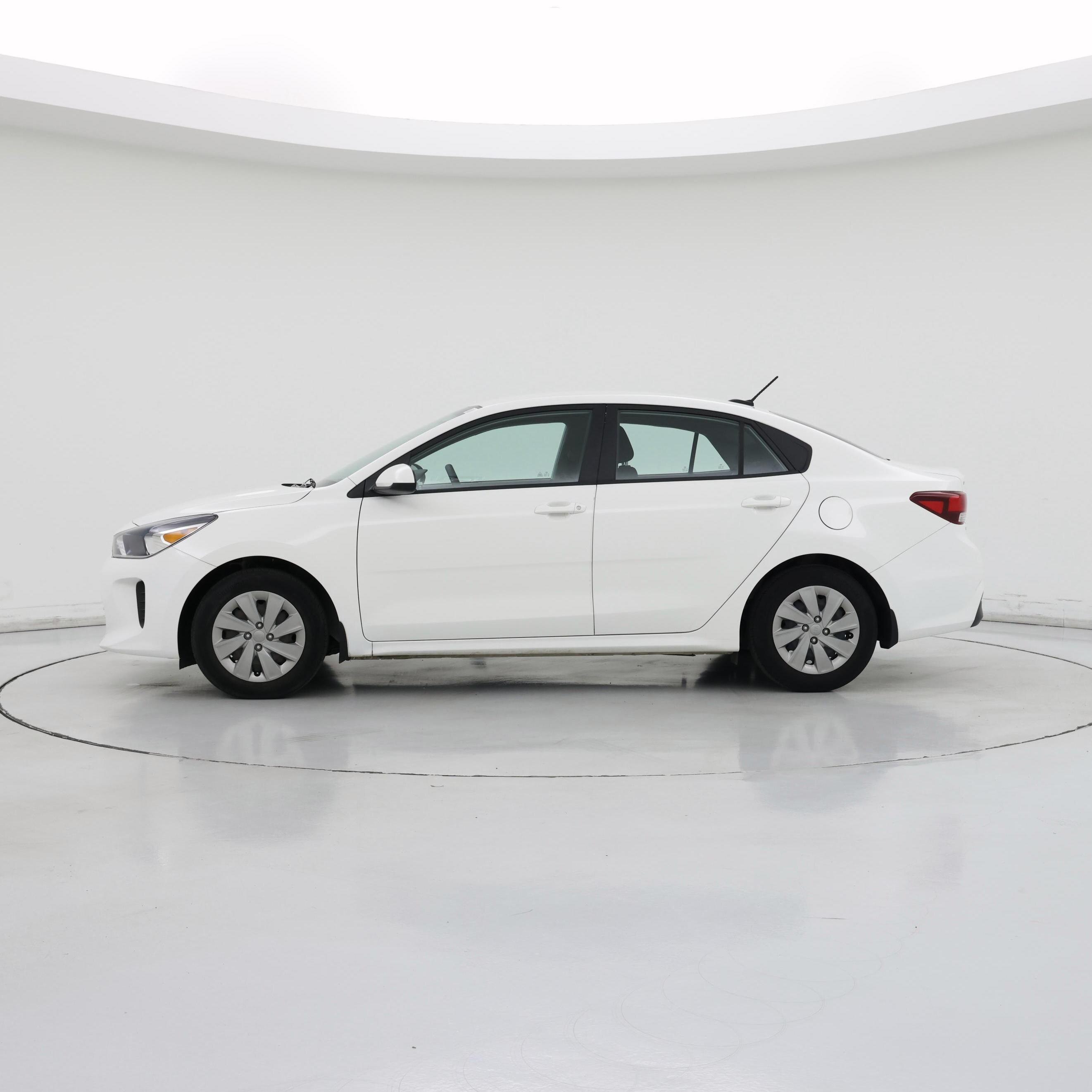 Thumbnail: 2020 Kia Rio - 3