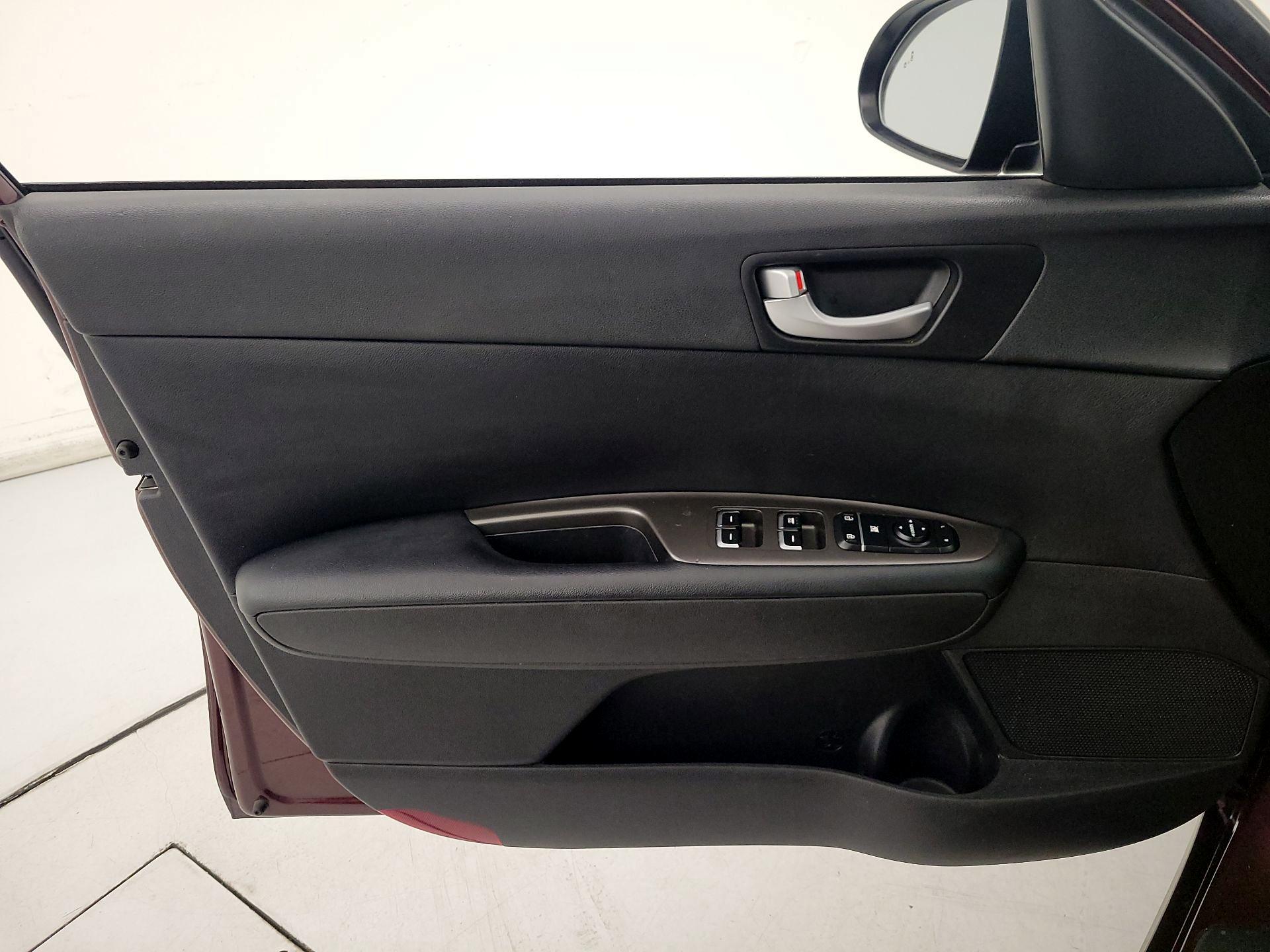 Thumbnail: 2019 Kia Optima - 12