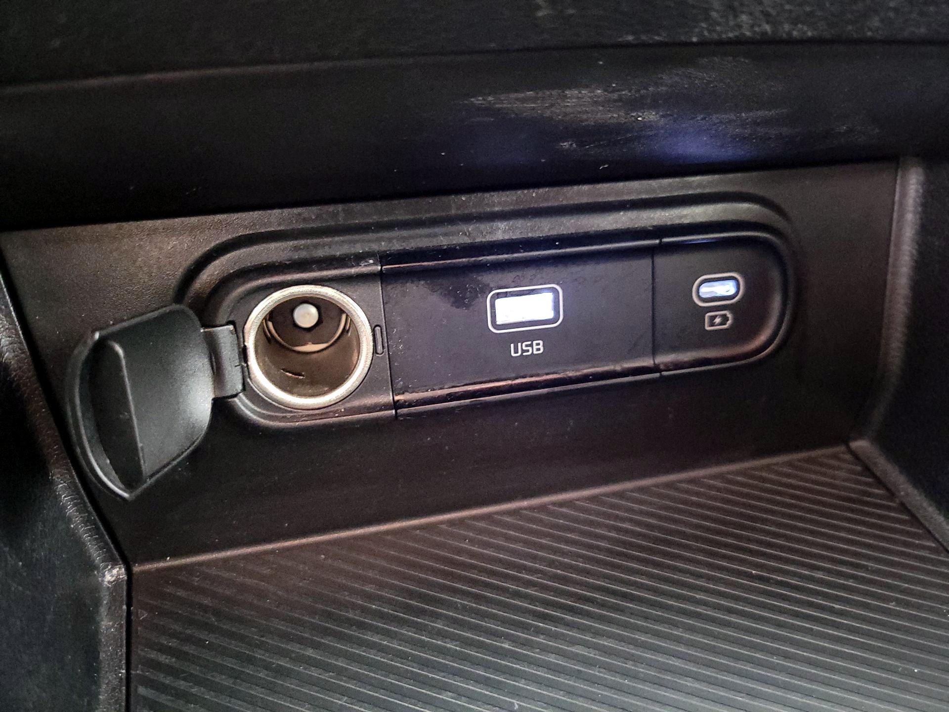 Thumbnail: 2023 Kia Sportage - 18