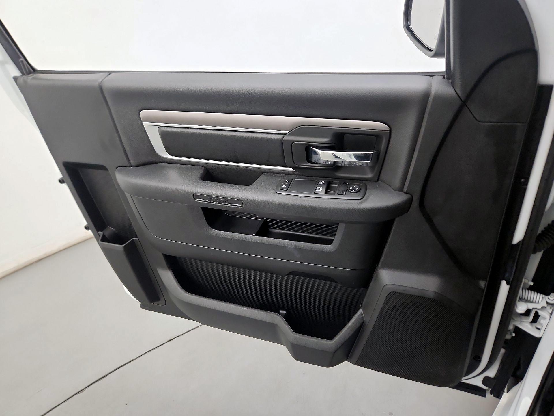 Thumbnail: 2023 RAM 1500 Classic - 12