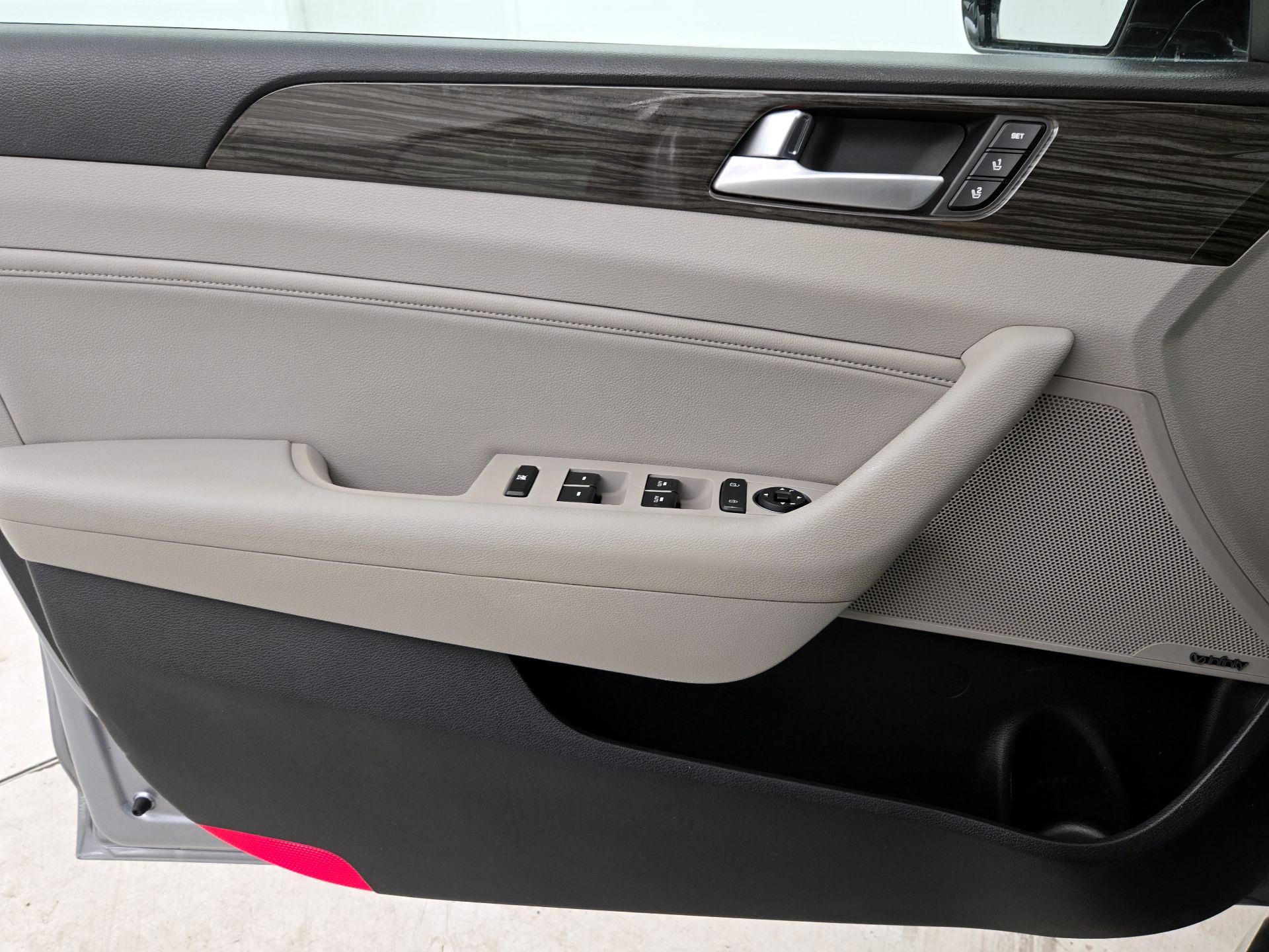 Thumbnail: 2015 Hyundai Sonata - 12
