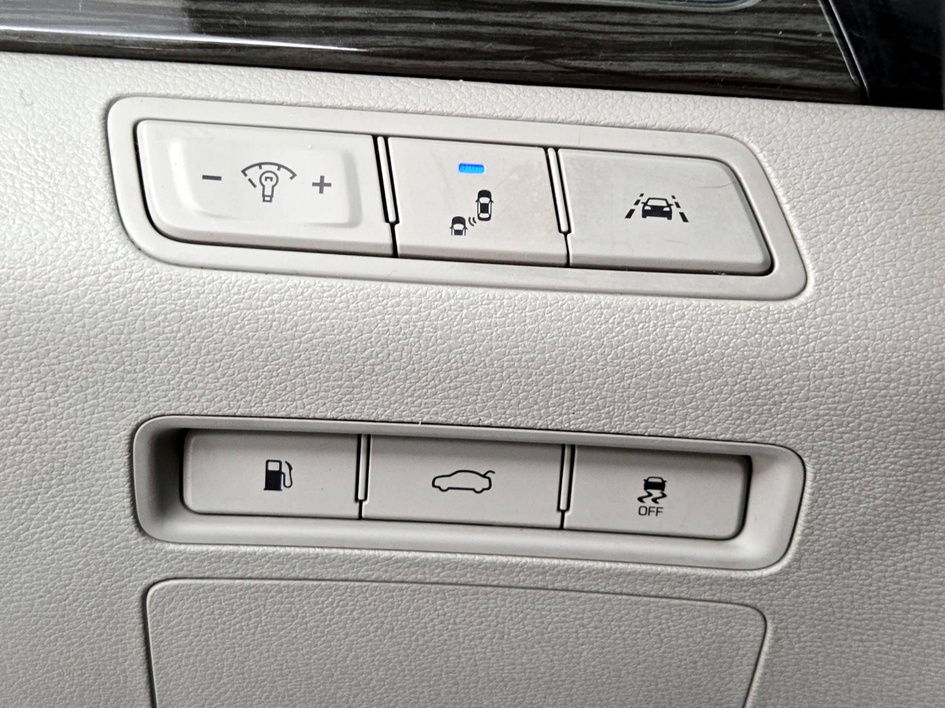Thumbnail: 2015 Hyundai Sonata - 13