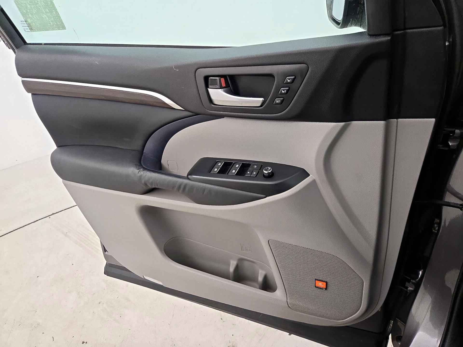 Thumbnail: 2014 Toyota Highlander - 12