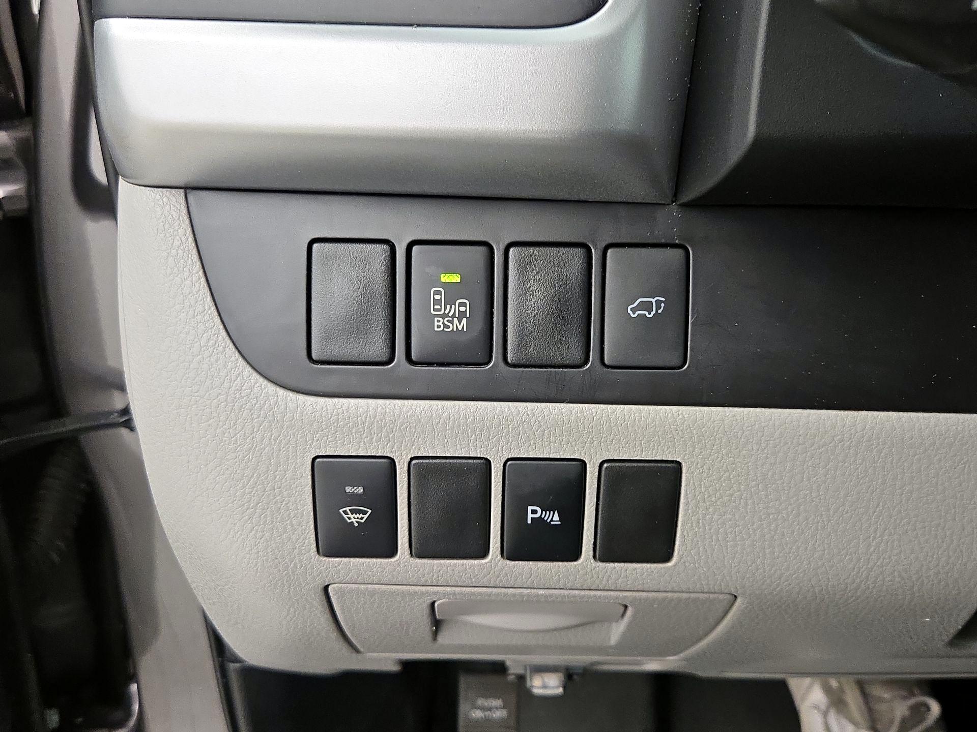 Thumbnail: 2014 Toyota Highlander - 13