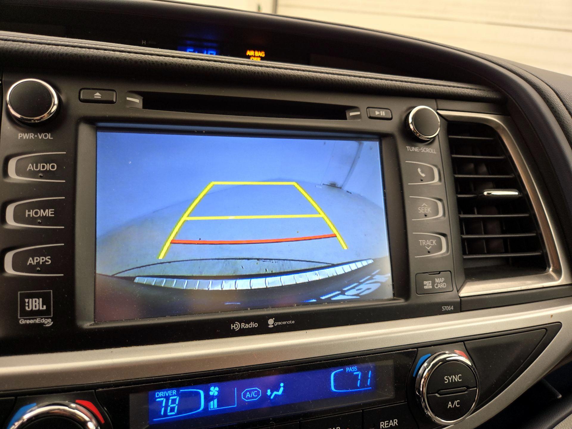 Thumbnail: 2014 Toyota Highlander - 15