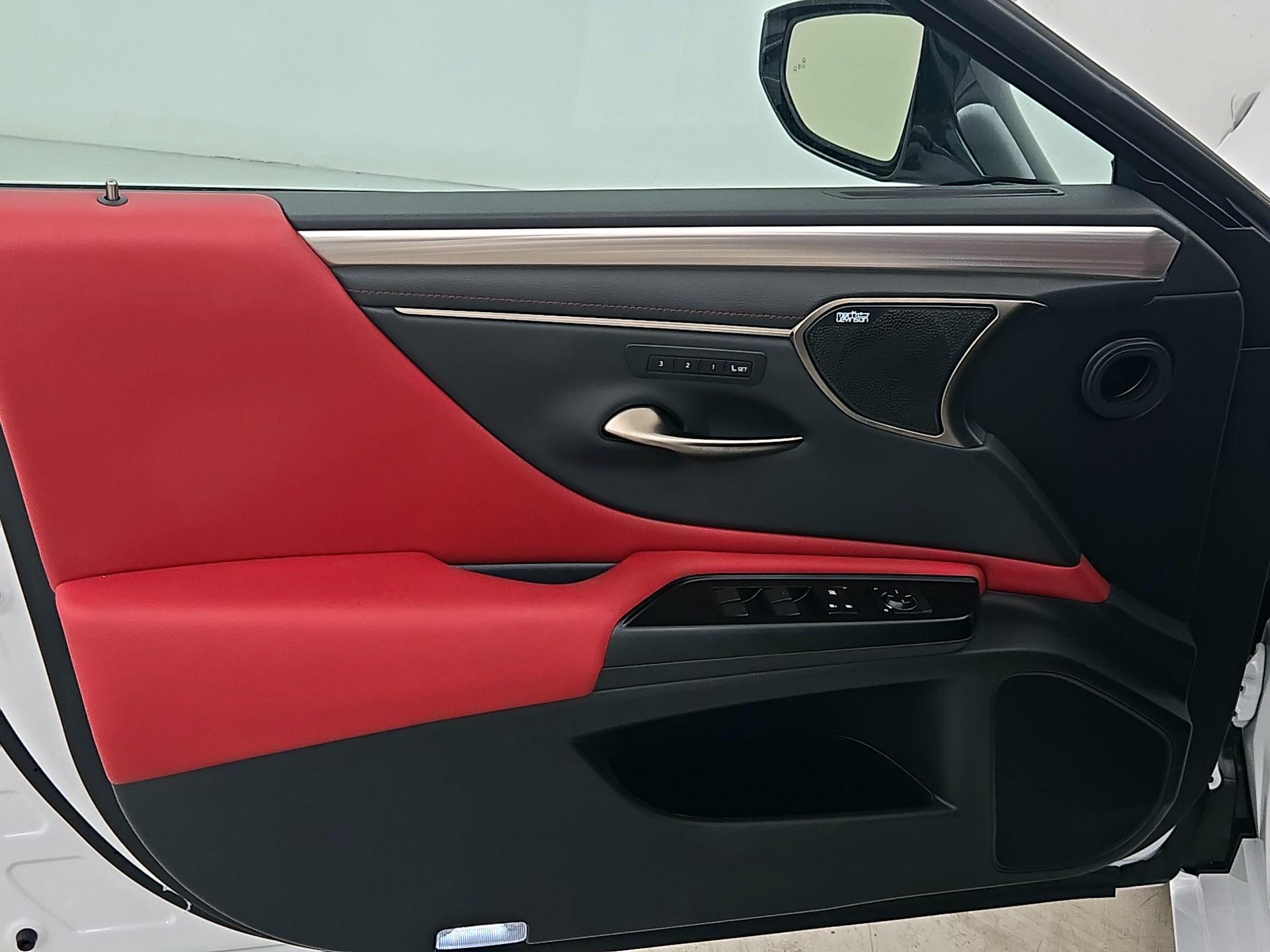 Thumbnail: 2019 Lexus ES - 12