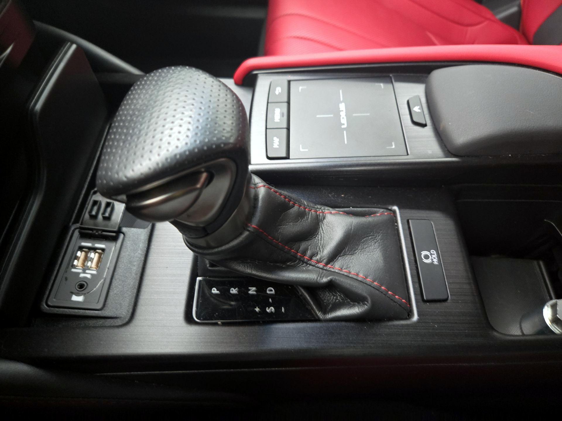 Thumbnail: 2019 Lexus ES - 17