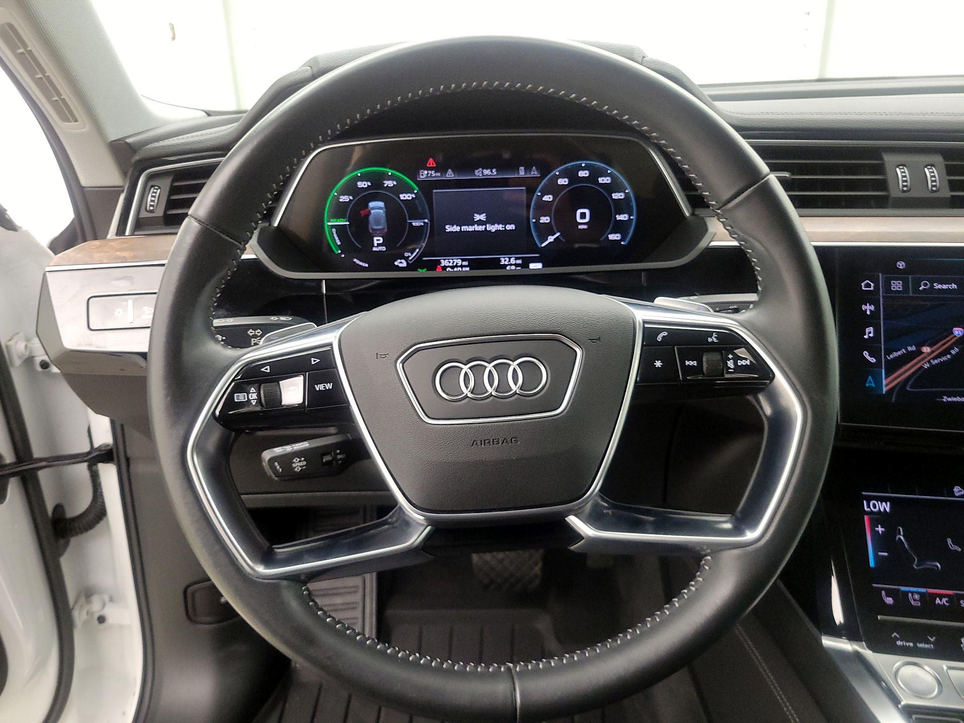 Thumbnail: 2020 Audi e-tron S - 10