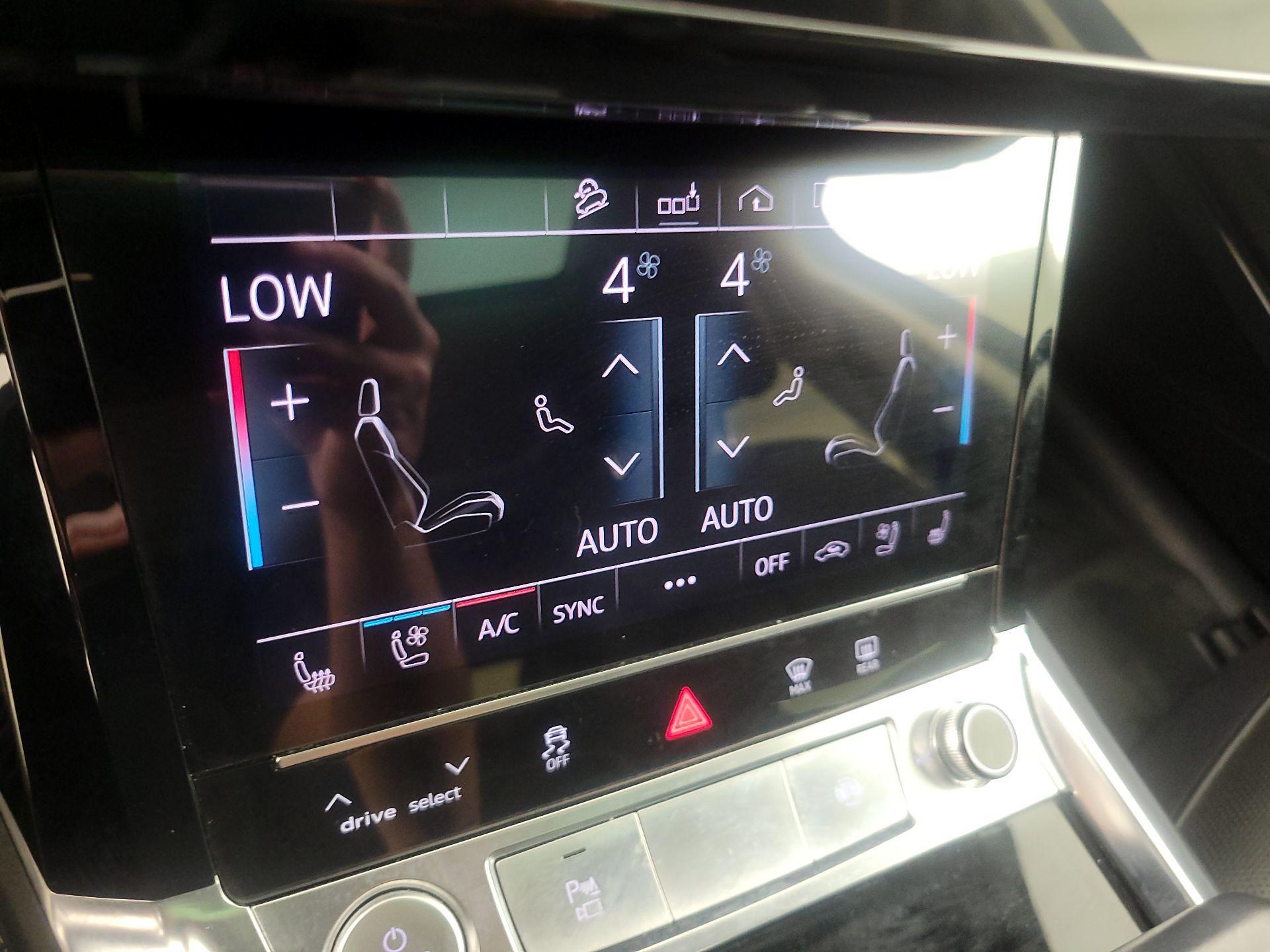 Thumbnail: 2020 Audi e-tron S - 16