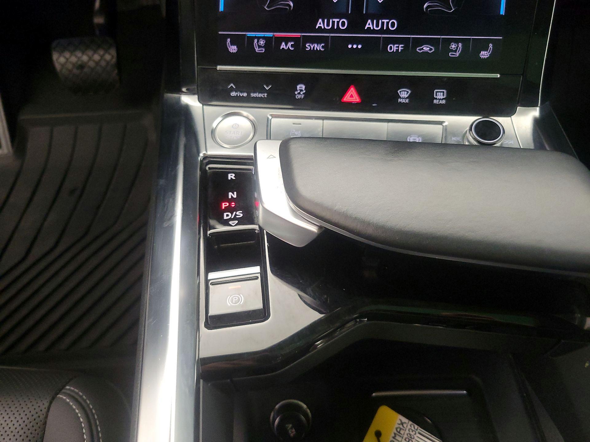 Thumbnail: 2020 Audi e-tron S - 17