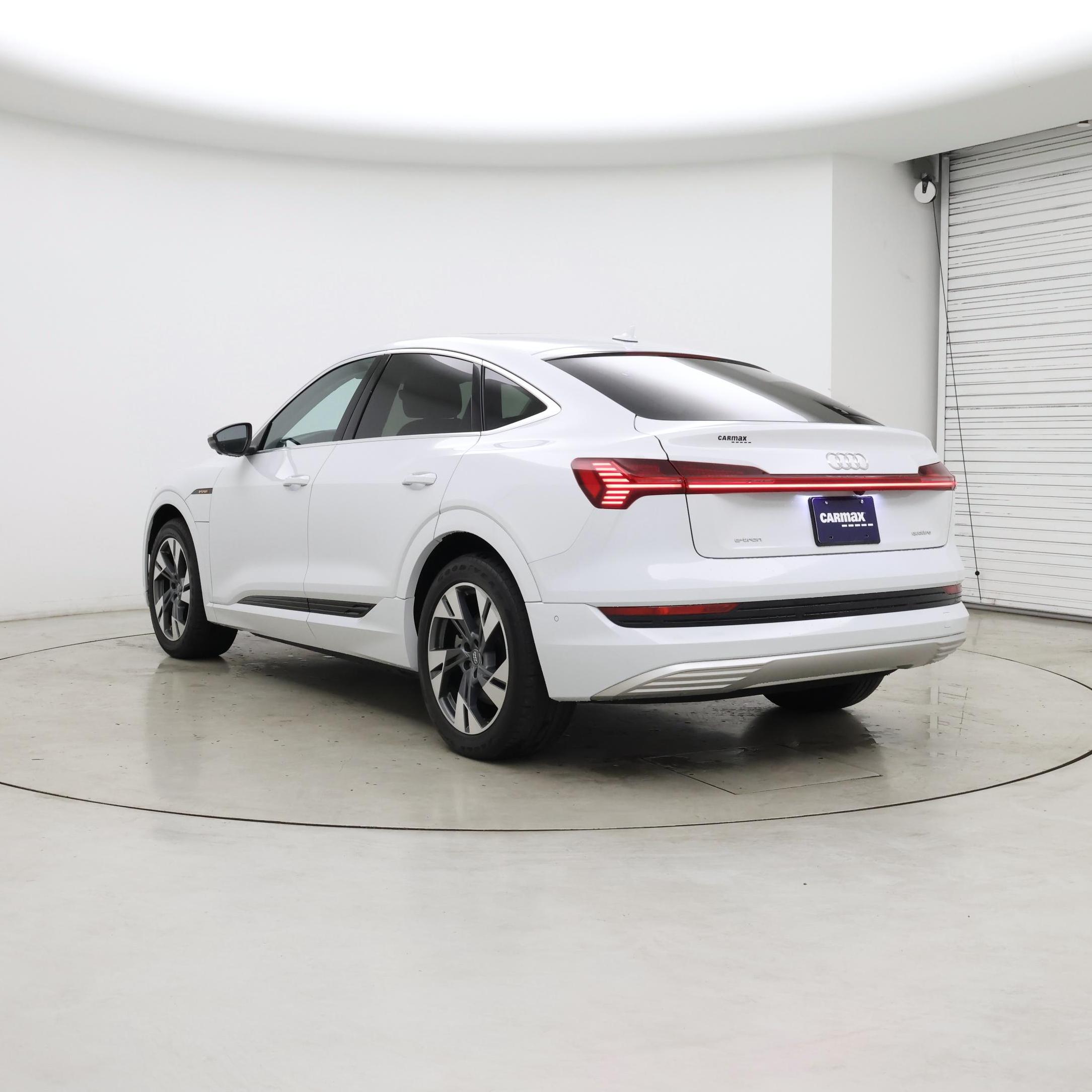Thumbnail: 2020 Audi e-tron S - 2