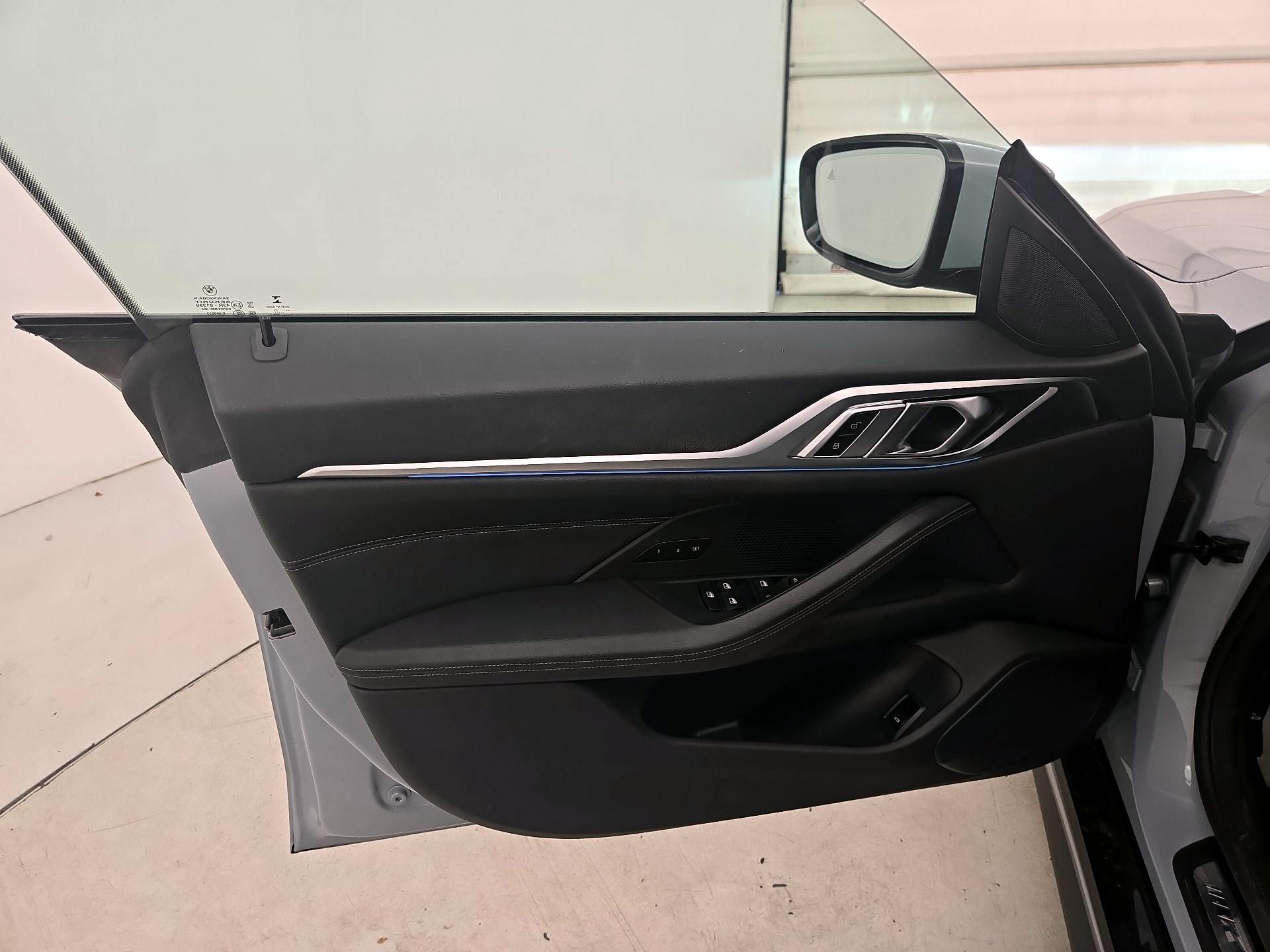Thumbnail: 2022 BMW i4 - 12