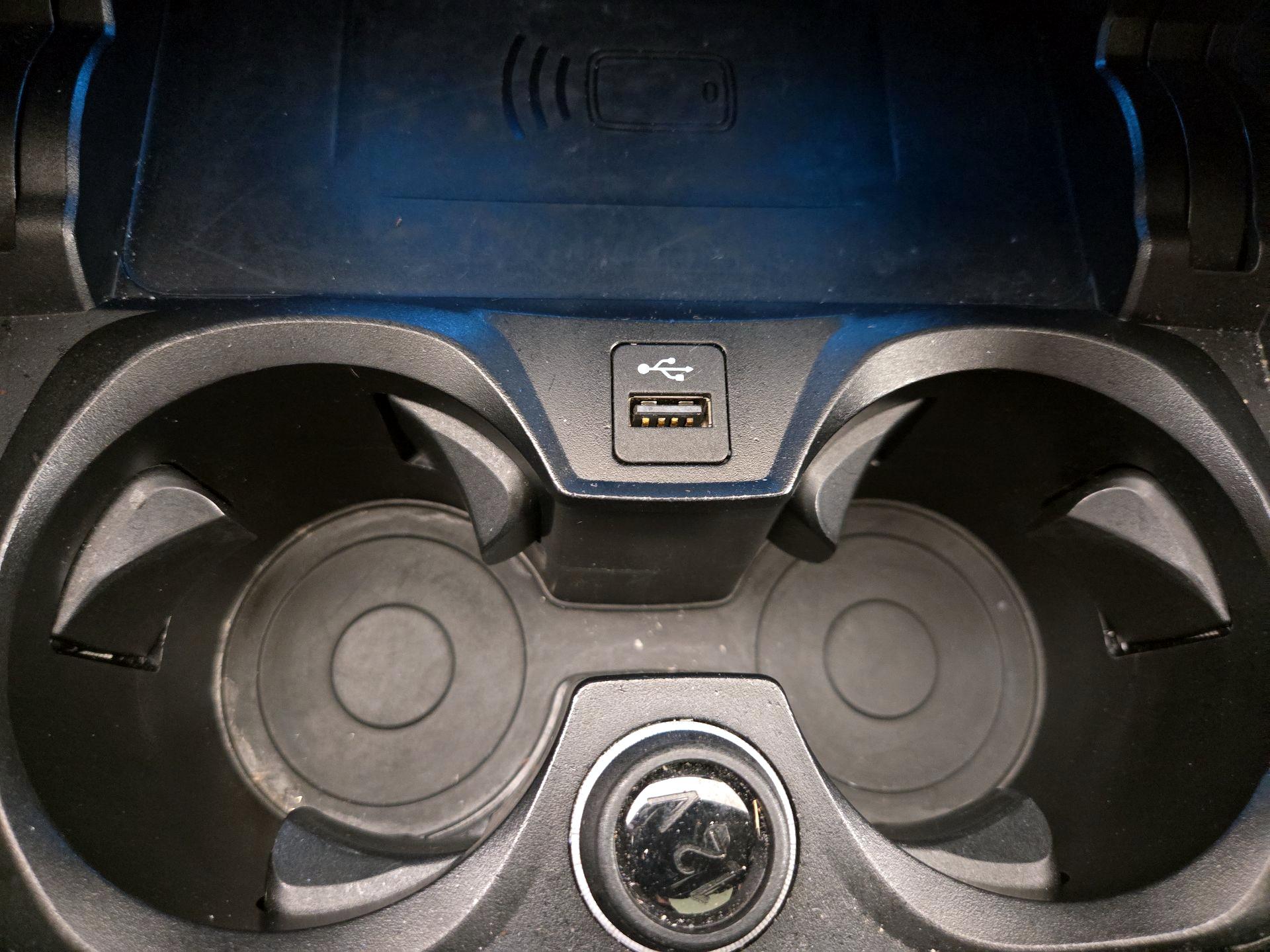 Thumbnail: 2022 BMW i4 - 19