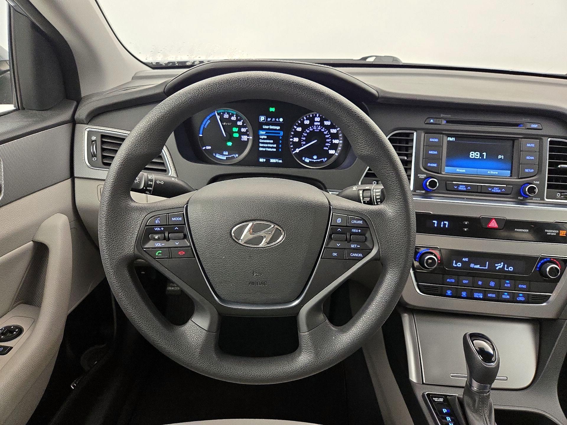 Thumbnail: 2016 Hyundai Sonata - 10