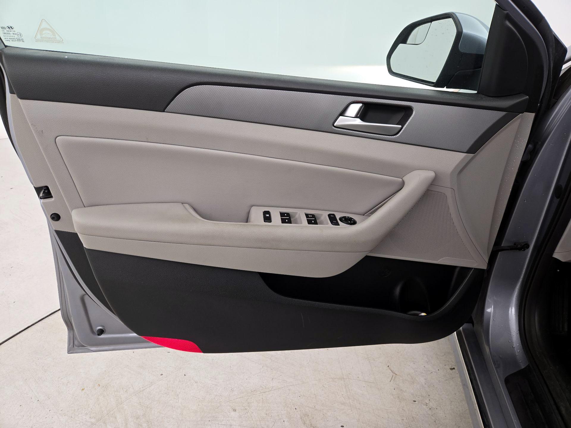 Thumbnail: 2016 Hyundai Sonata - 12