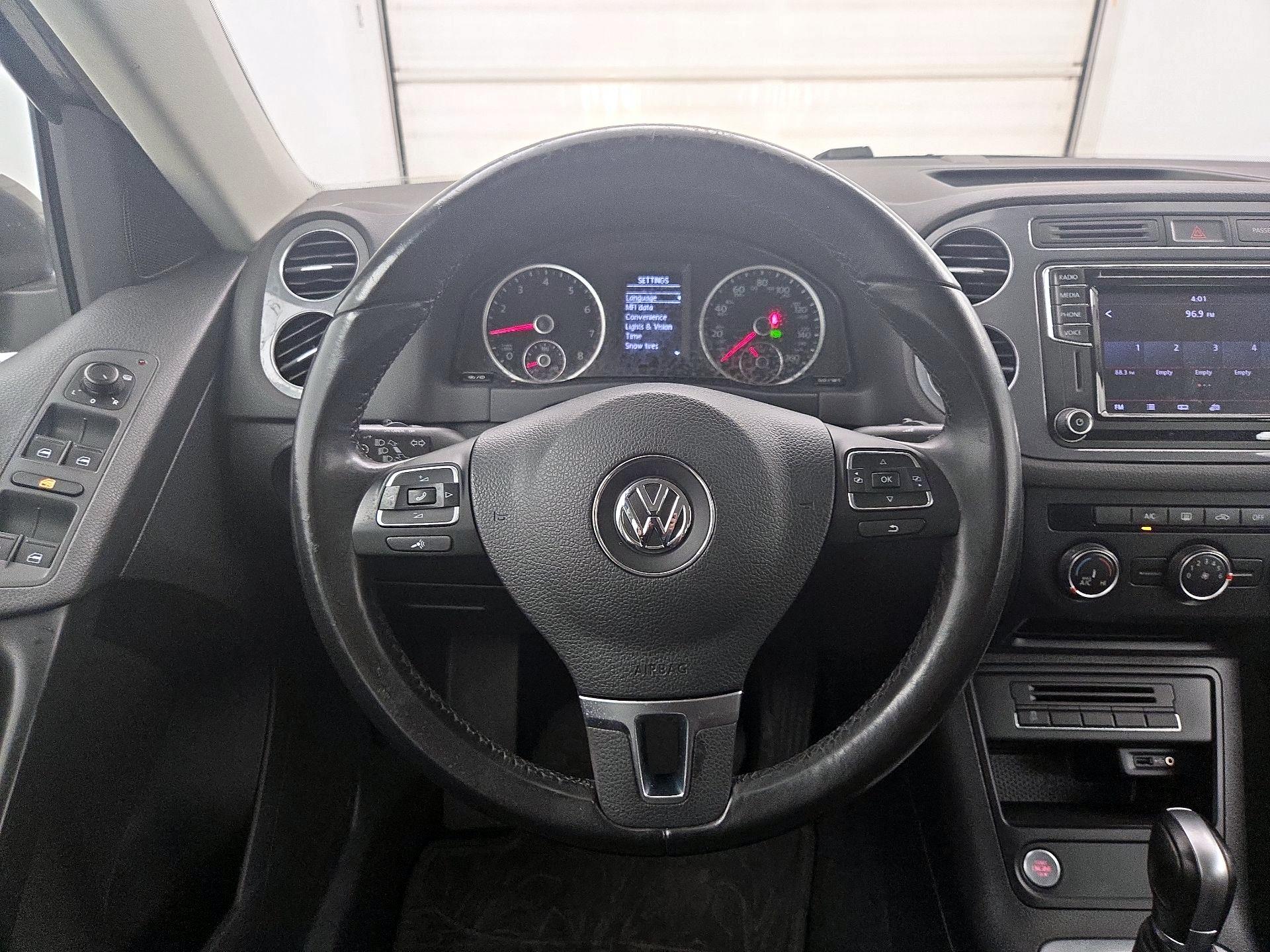 Thumbnail: 2018 Volkswagen Tiguan - 10