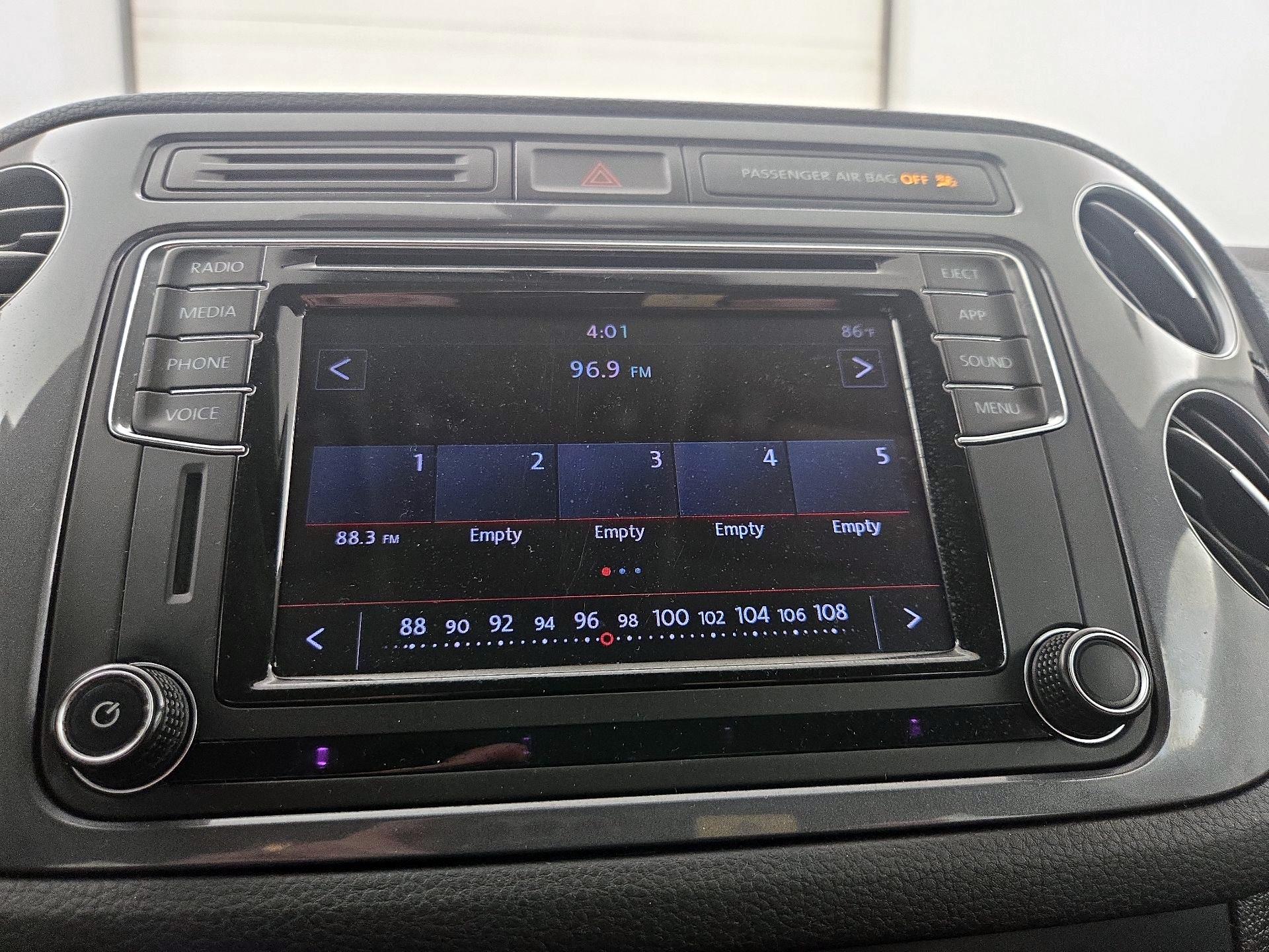 Thumbnail: 2018 Volkswagen Tiguan - 15