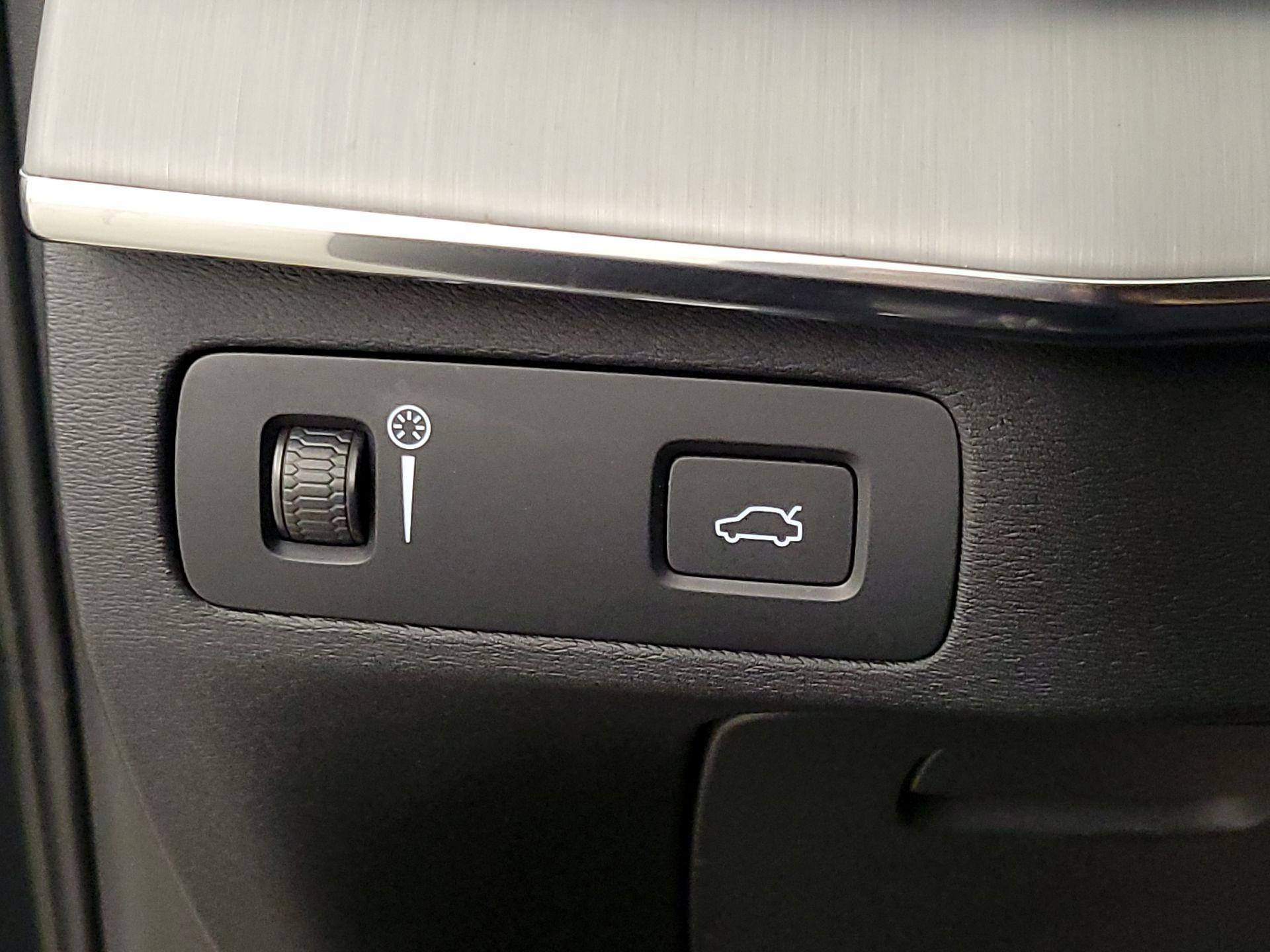 Thumbnail: 2022 Volvo XC90 - 13