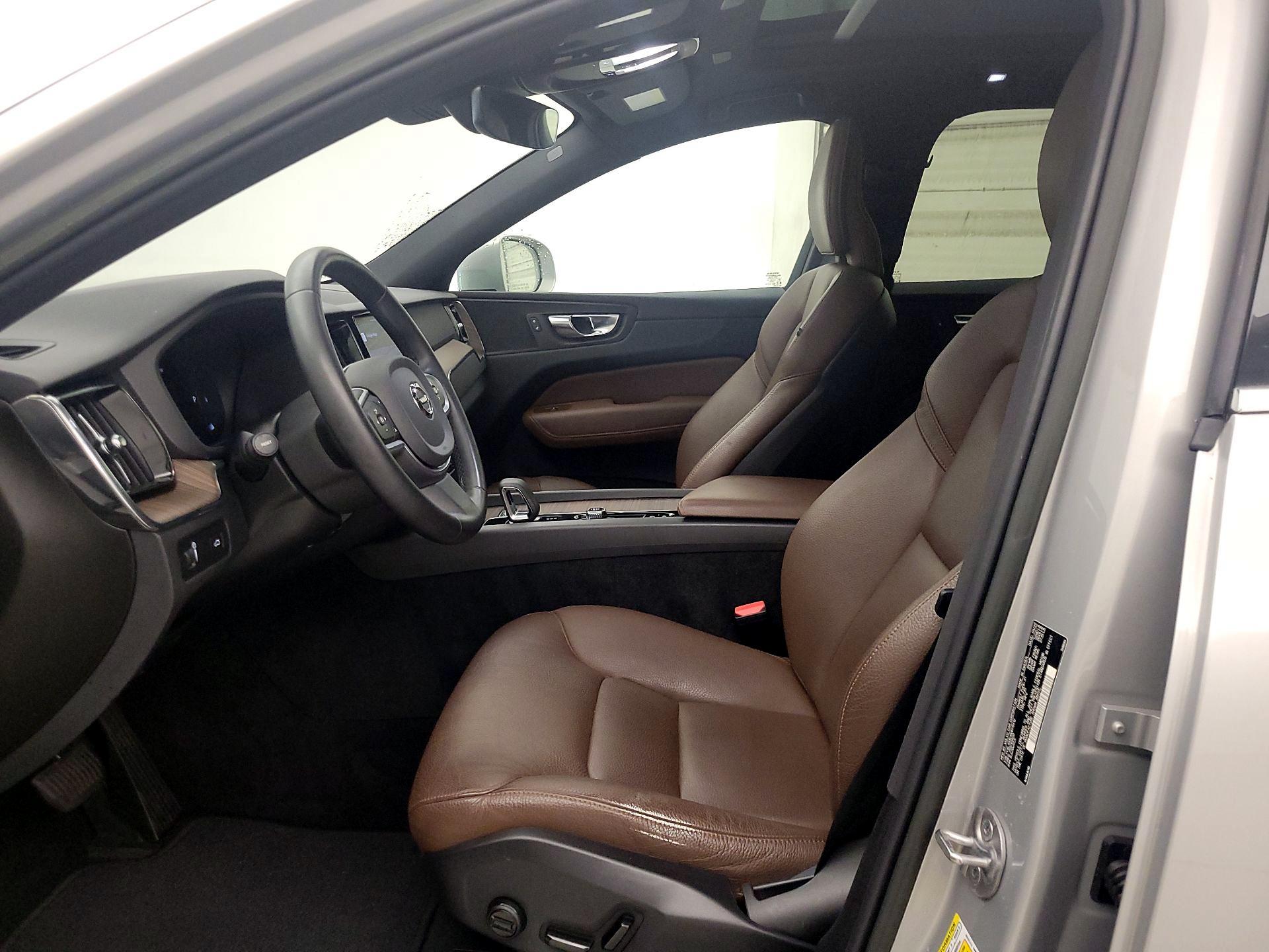 Thumbnail: 2022 Volvo XC60 - 11