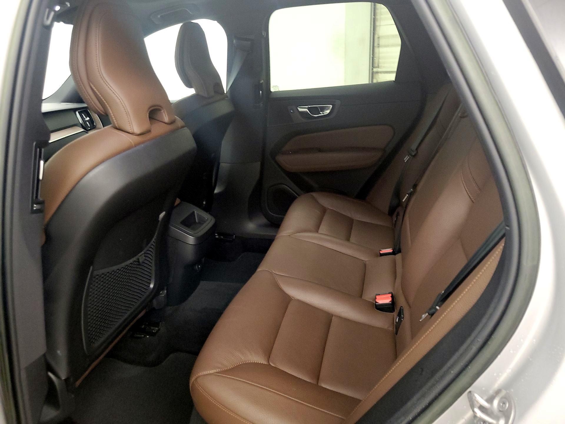 Thumbnail: 2022 Volvo XC60 - 20