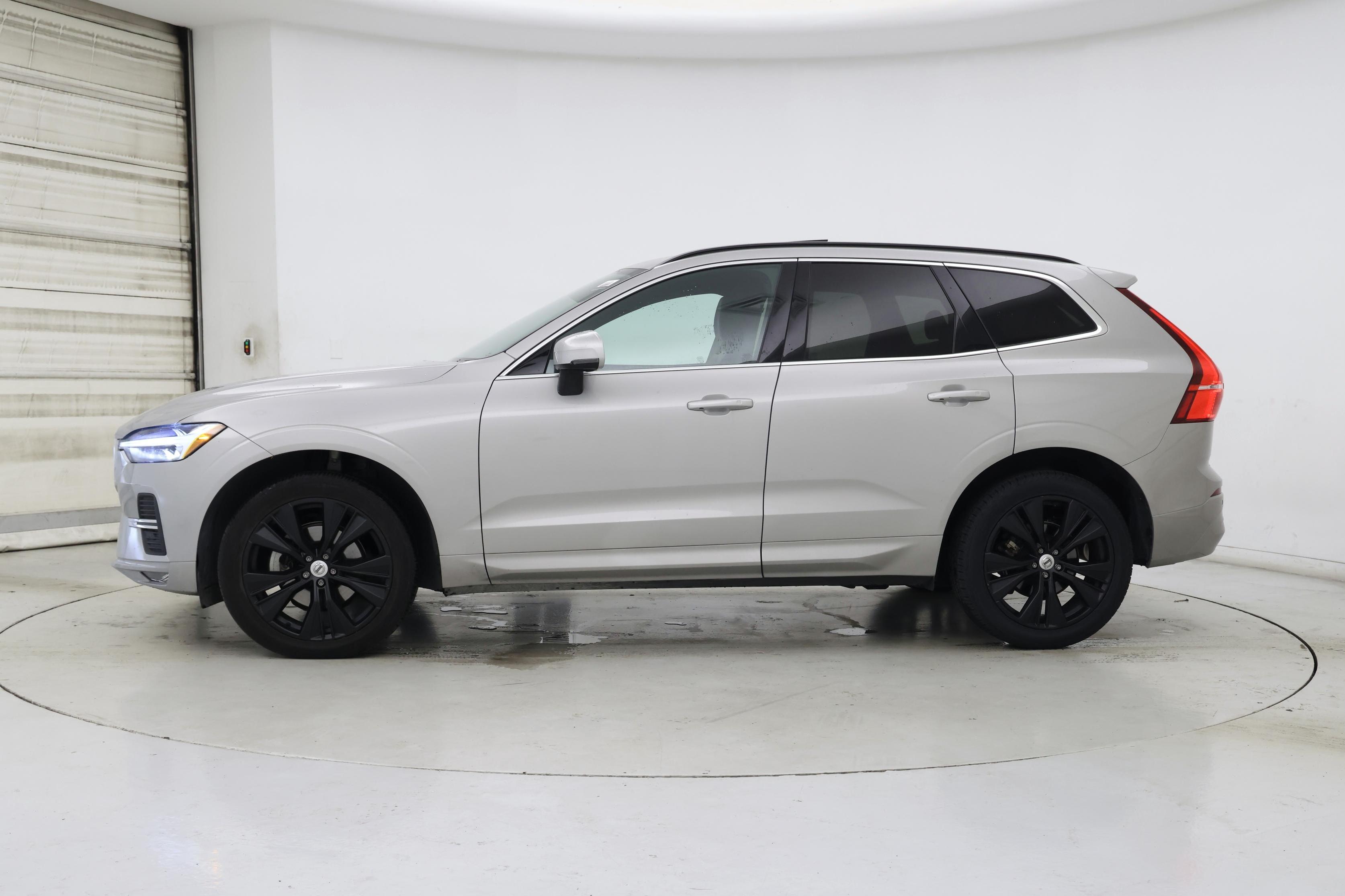 Thumbnail: 2022 Volvo XC60 - 3