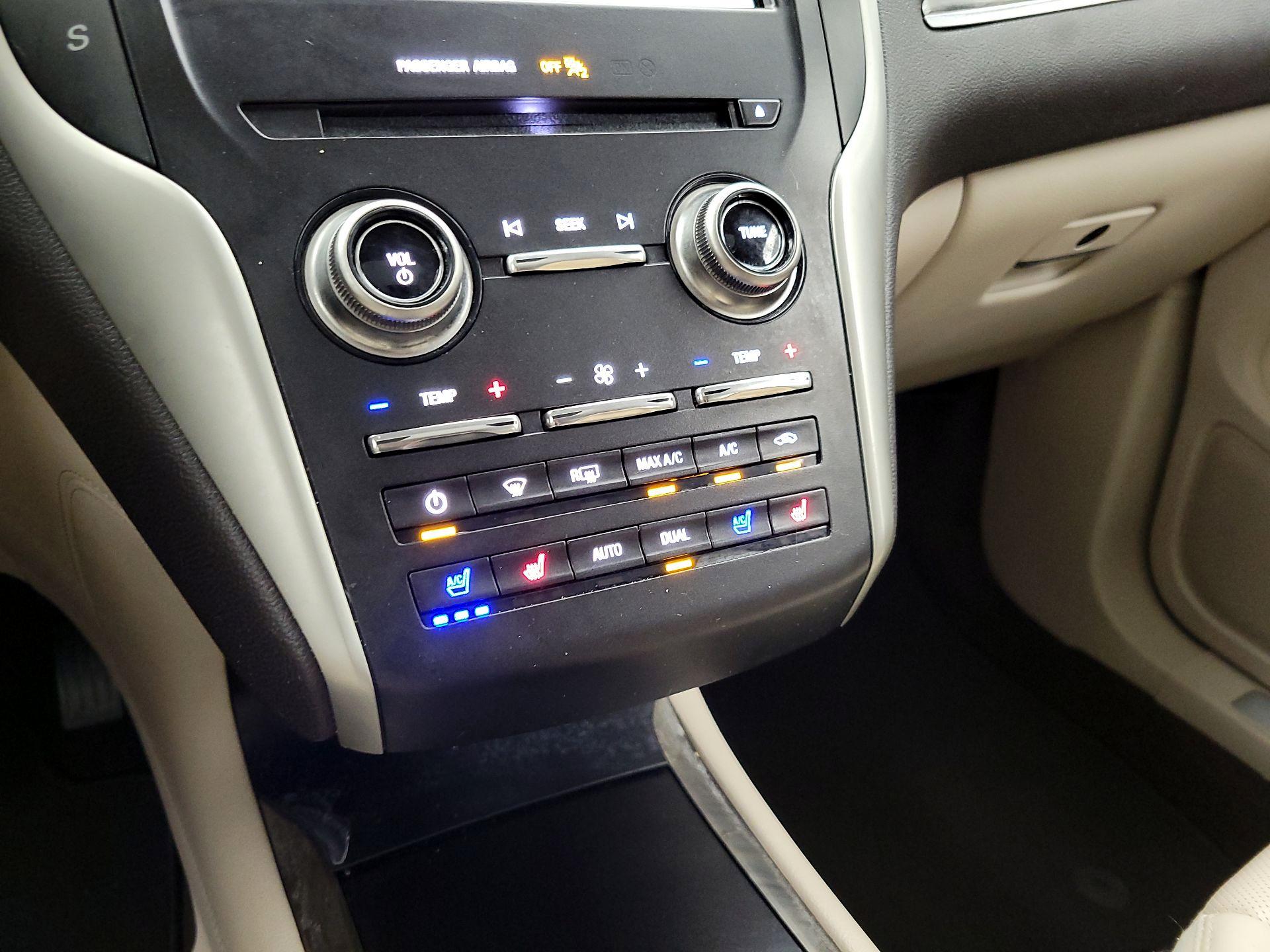 Thumbnail: 2019 Lincoln MKC - 17