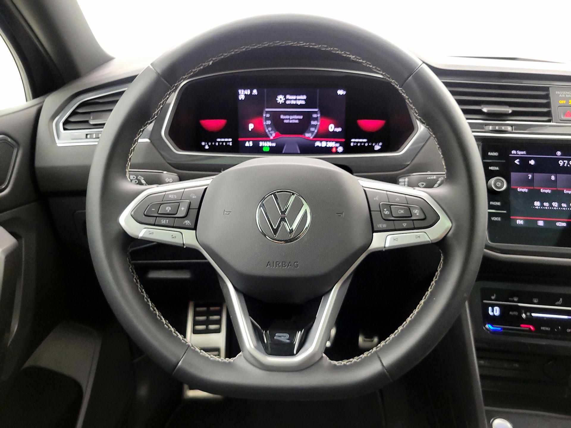 Thumbnail: 2023 Volkswagen Tiguan - 10